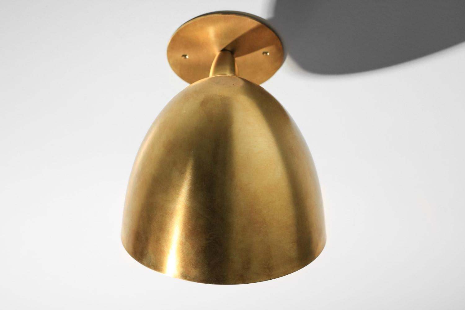coppia di applique moderne a forma di campana in ottone massiccio patinato In condizioni Nuovo in vendita a Ternay, Auvergne-Rhône-Alpes