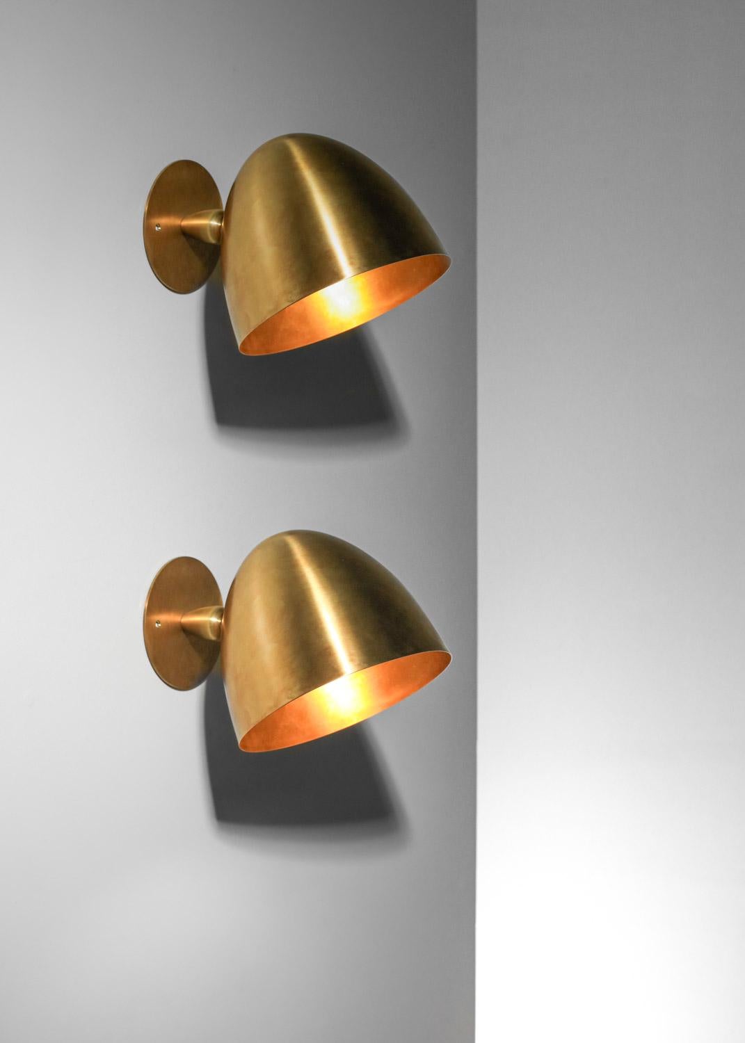Ottone coppia di applique moderne a forma di campana in ottone massiccio patinato in vendita