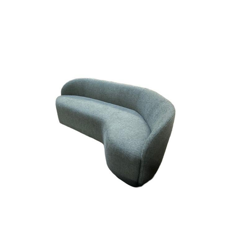 Pareja de Sofás Biomórficos Modernos en Tejido Pierre Frey Yeti Giboulée Estadounidense en venta