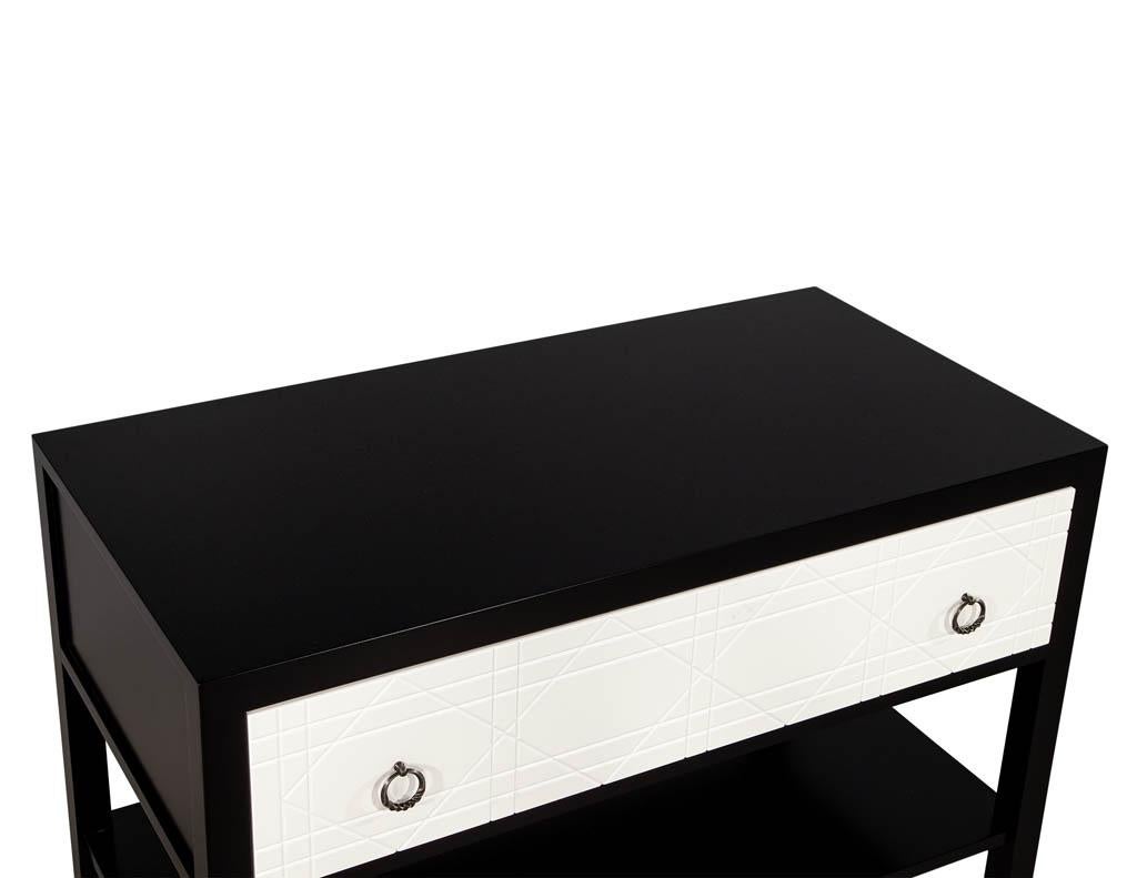 Contemporary Pair of Modern Black and White Nightstands For Sale
