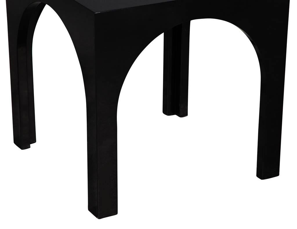 Contemporary Pair of Modern Black Lacquered Polished End Tables For Sale