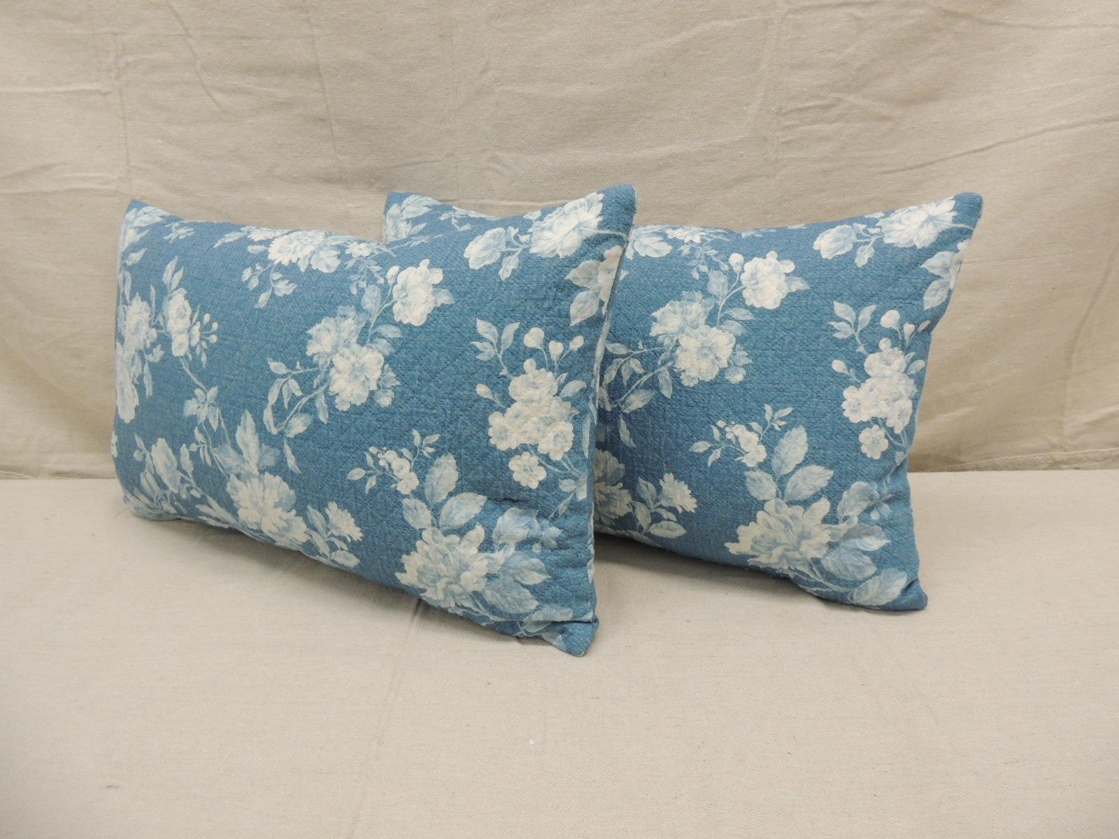 Pair of Modern Blue and White Quilted Cotton Floral Decorative Lumbar Pillows In Good Condition In Oakland Park, FL