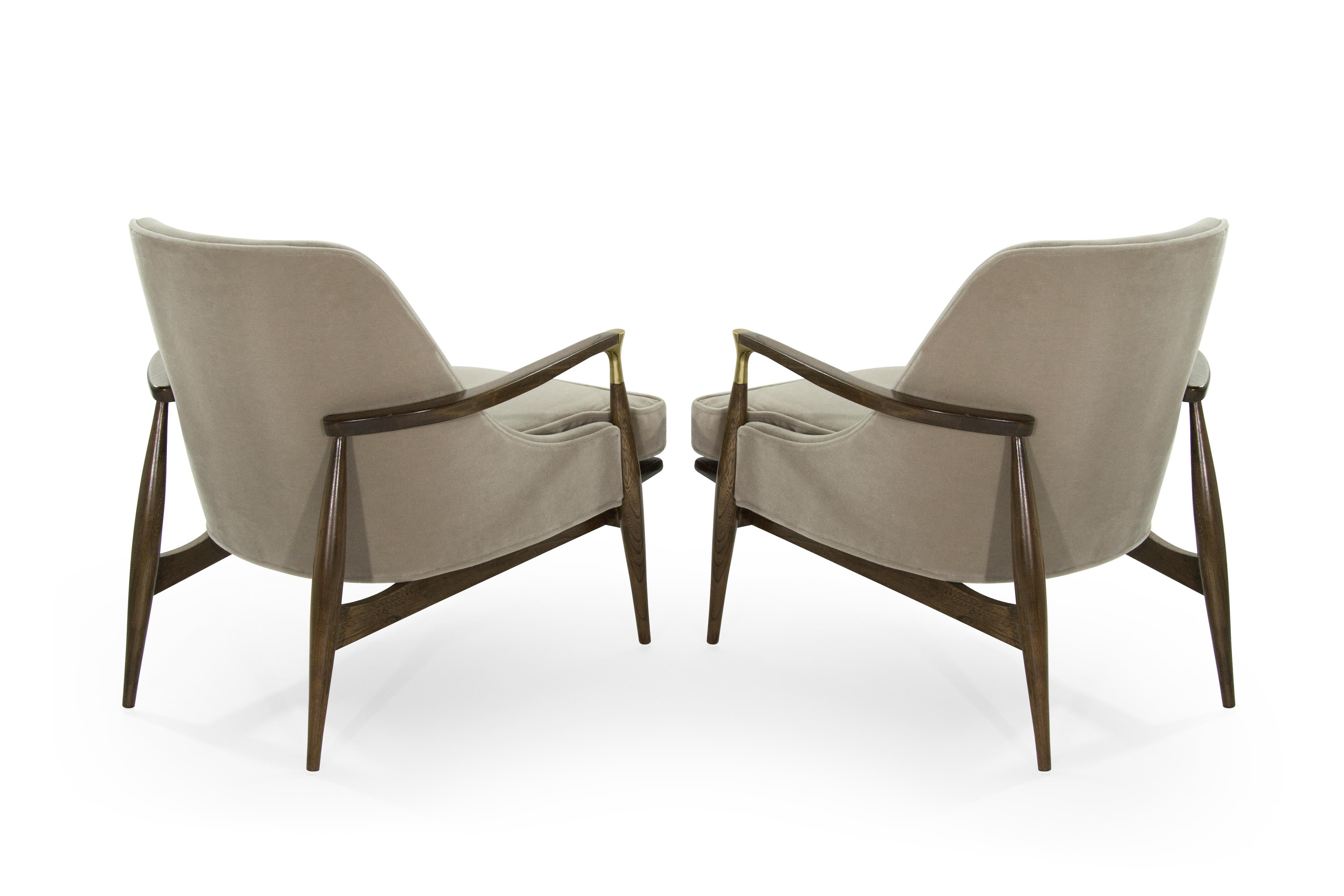 American Pair of Modern Brass Accented Walnut Lounge Chairs, 1950s