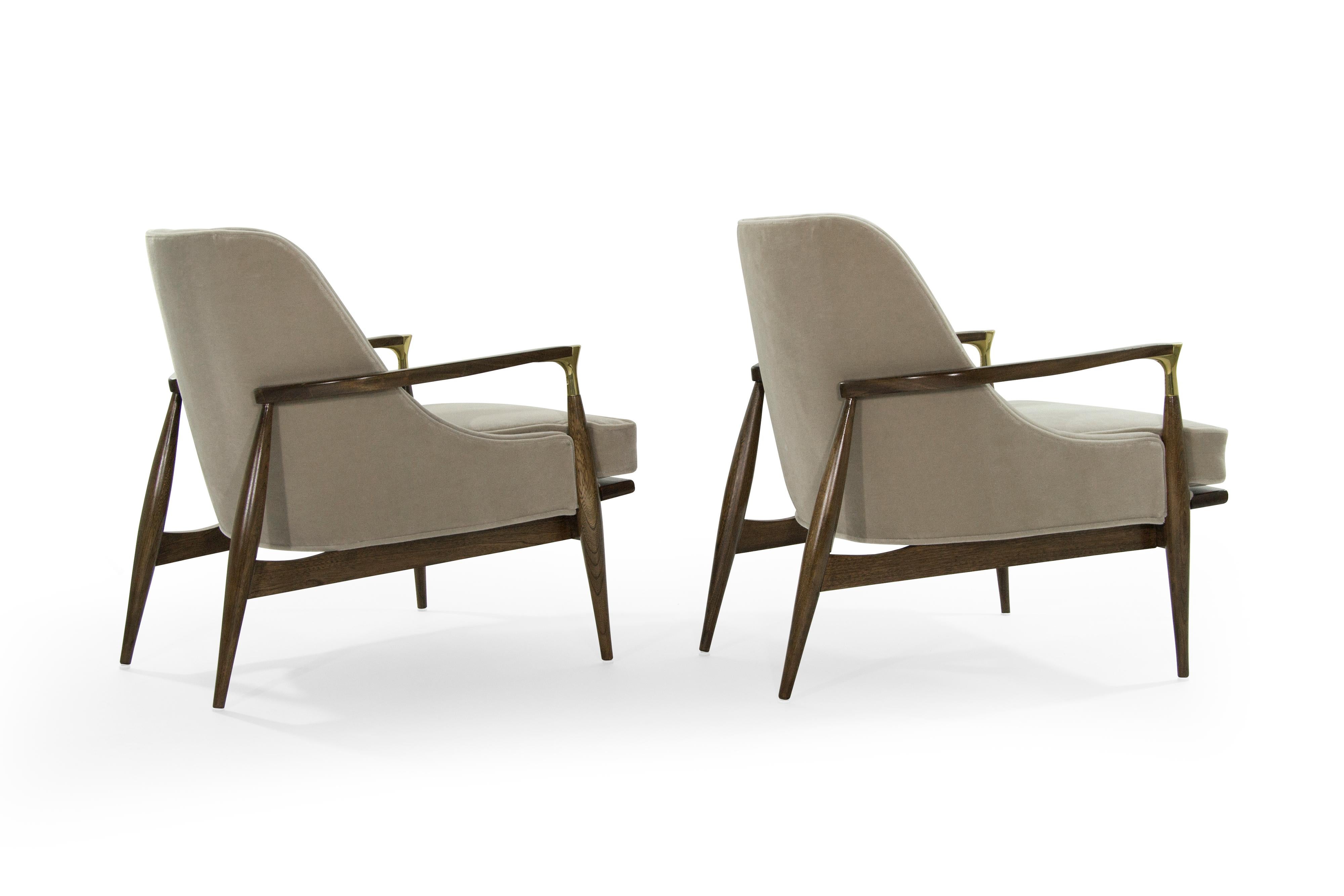 Pair of Modern Brass Accented Walnut Lounge Chairs, 1950s In Excellent Condition In Westport, CT