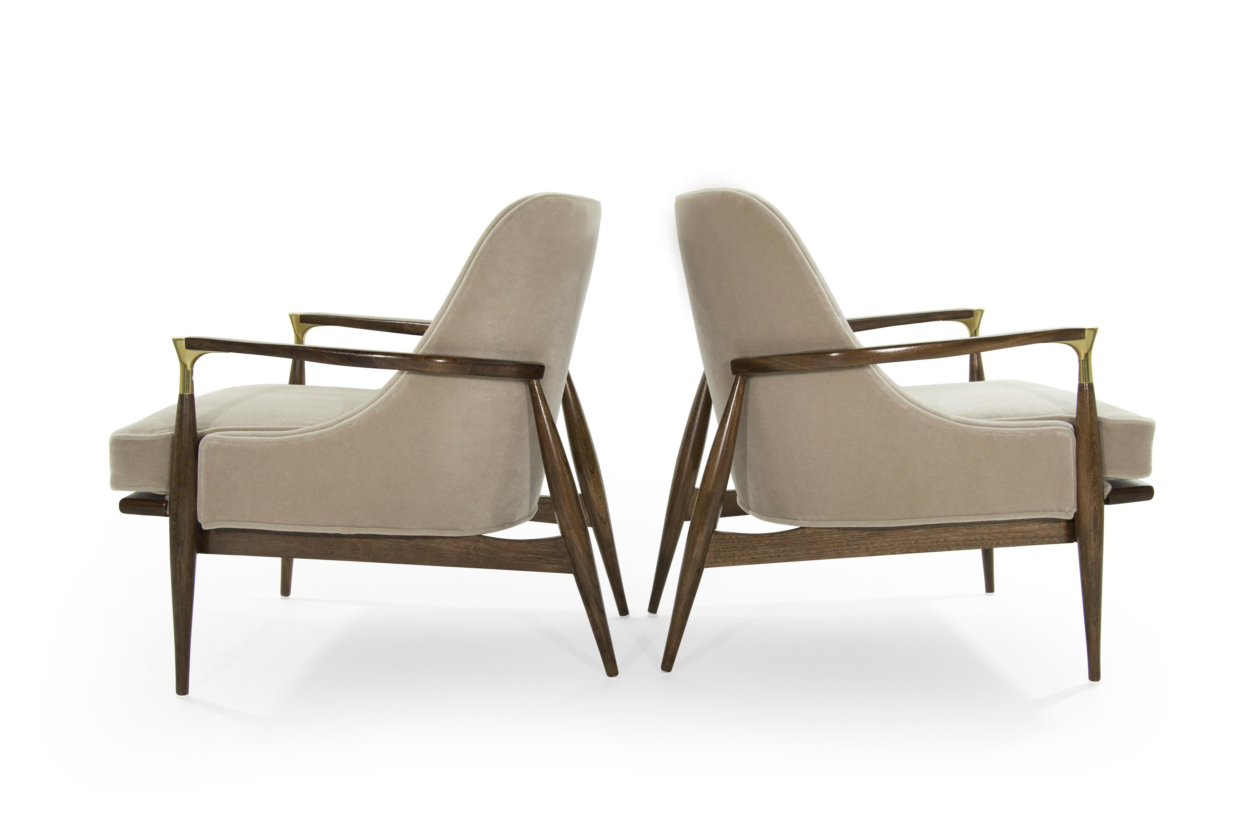 Pair of Modern Brass Accented Walnut Lounge Chairs, 1950s 1