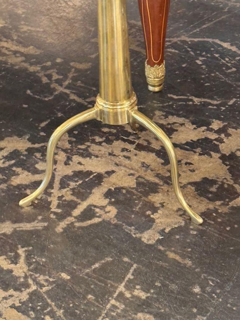 Paire de tables à boire réglables en laiton et marbre de Carrare Bon état - En vente à Dallas, TX