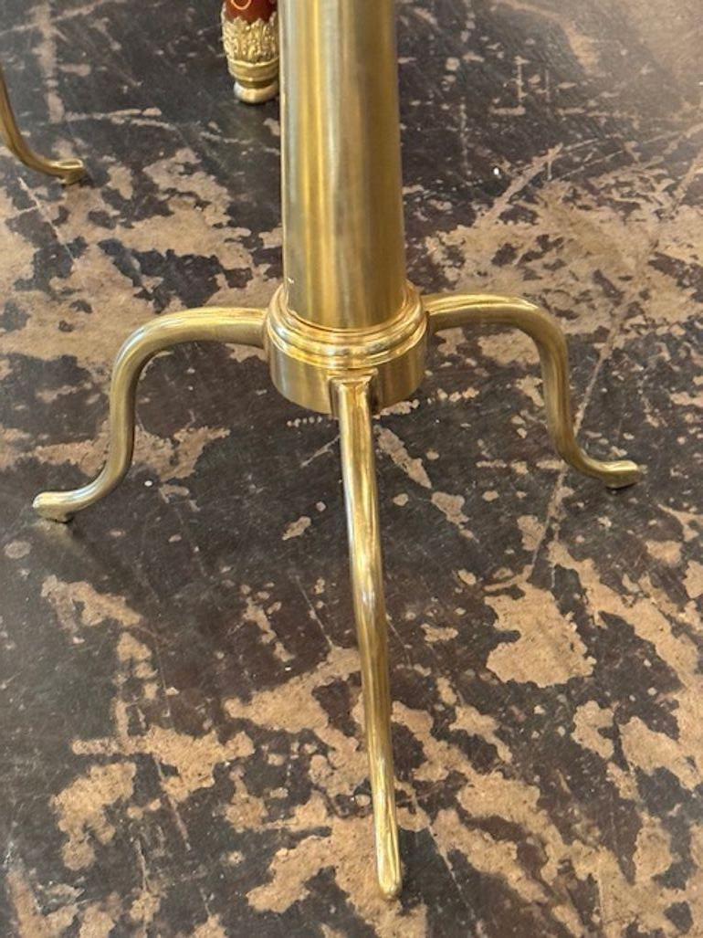 Paire de tables à boire réglables en laiton et marbre de Carrare en vente 2