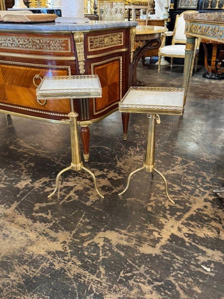 Paire de tables à boire réglables en laiton et marbre de Carrare en vente 3