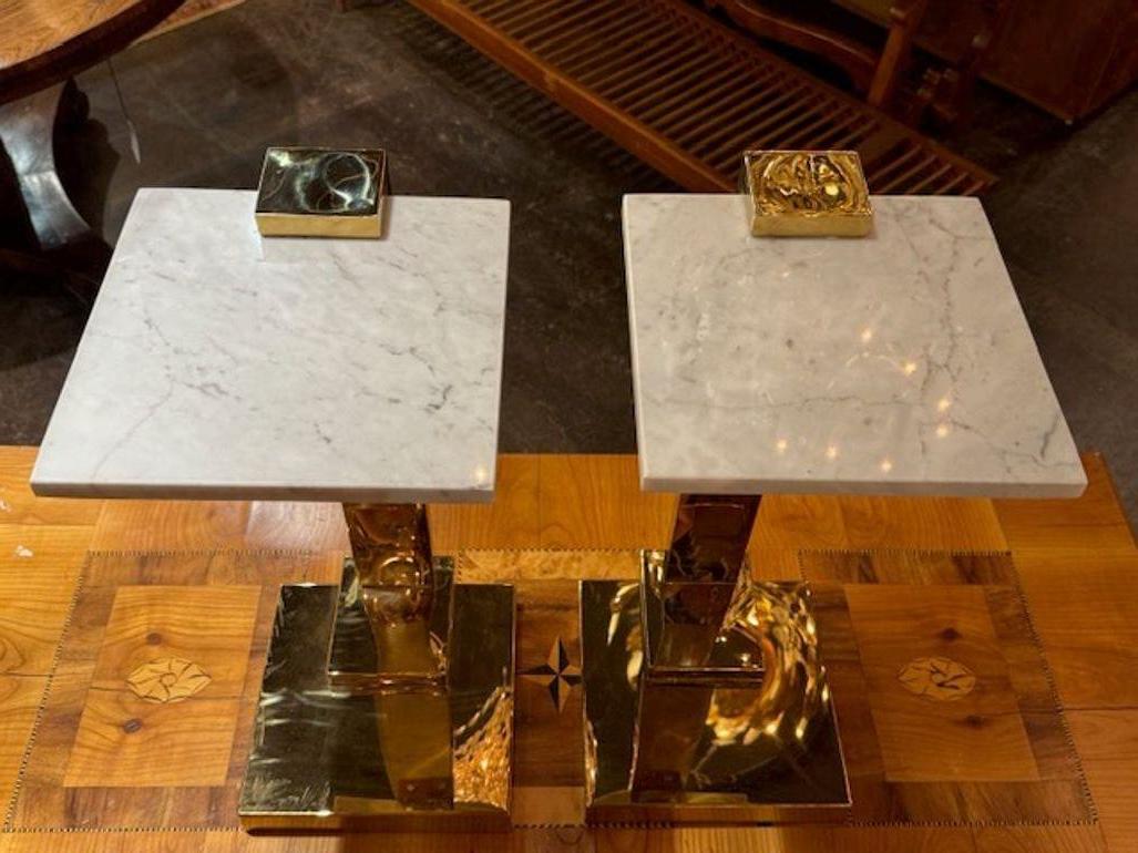 Pareja de Mesas de Bebida Modernas de Latón y Mármol Siglo XXI y contemporáneo en venta