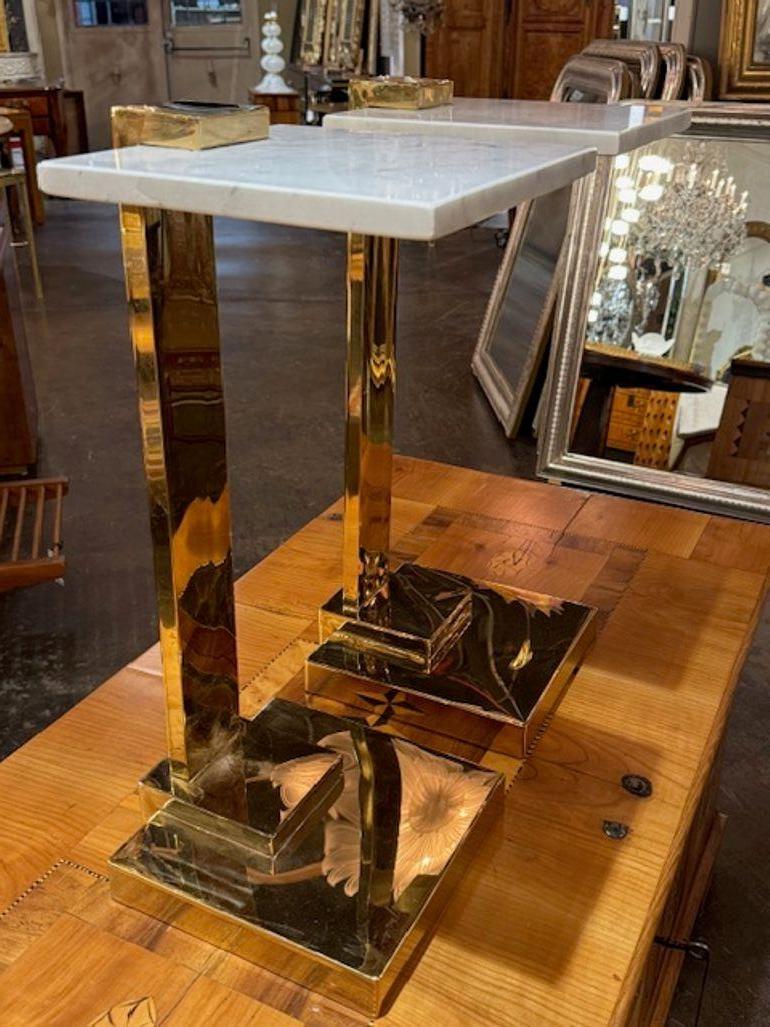 Pareja de Mesas de Bebida Modernas de Latón y Mármol en venta 1