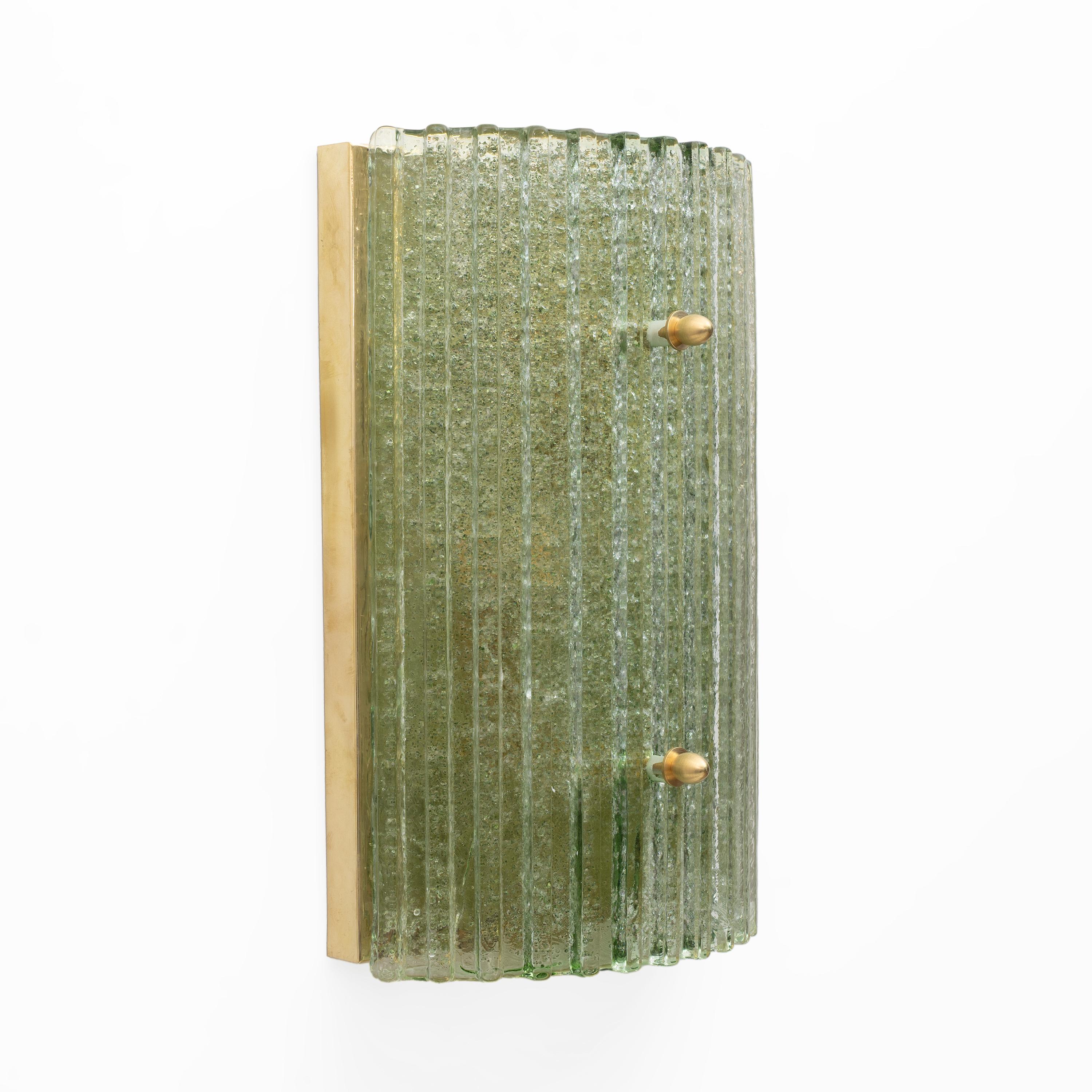 Italian Pair of Modern Brass and Murano Glass Graniglia Sconces in vendita