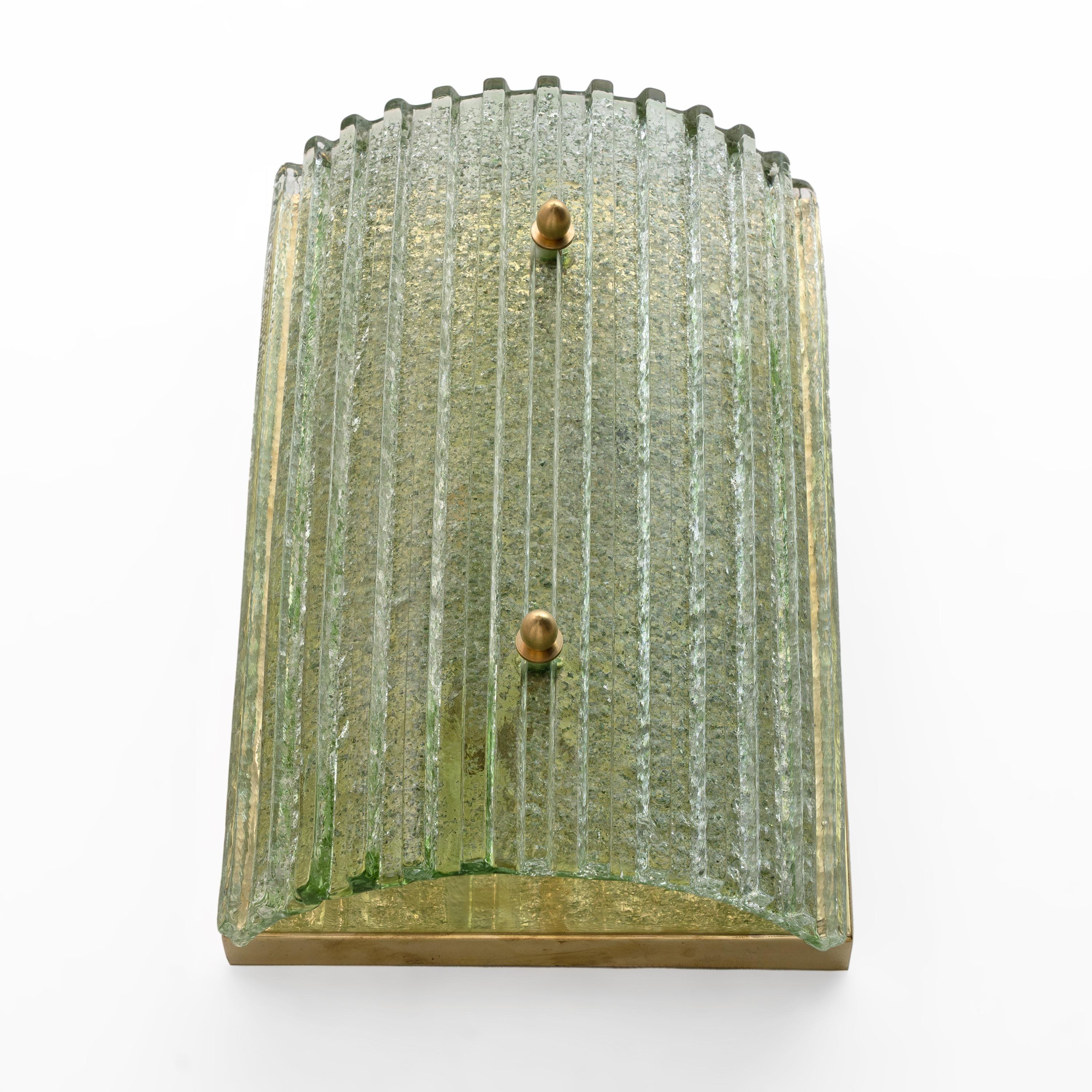 Pair of Modern Brass and Murano Glass Graniglia Sconces In condizioni ottime in vendita a Puglia, Puglia