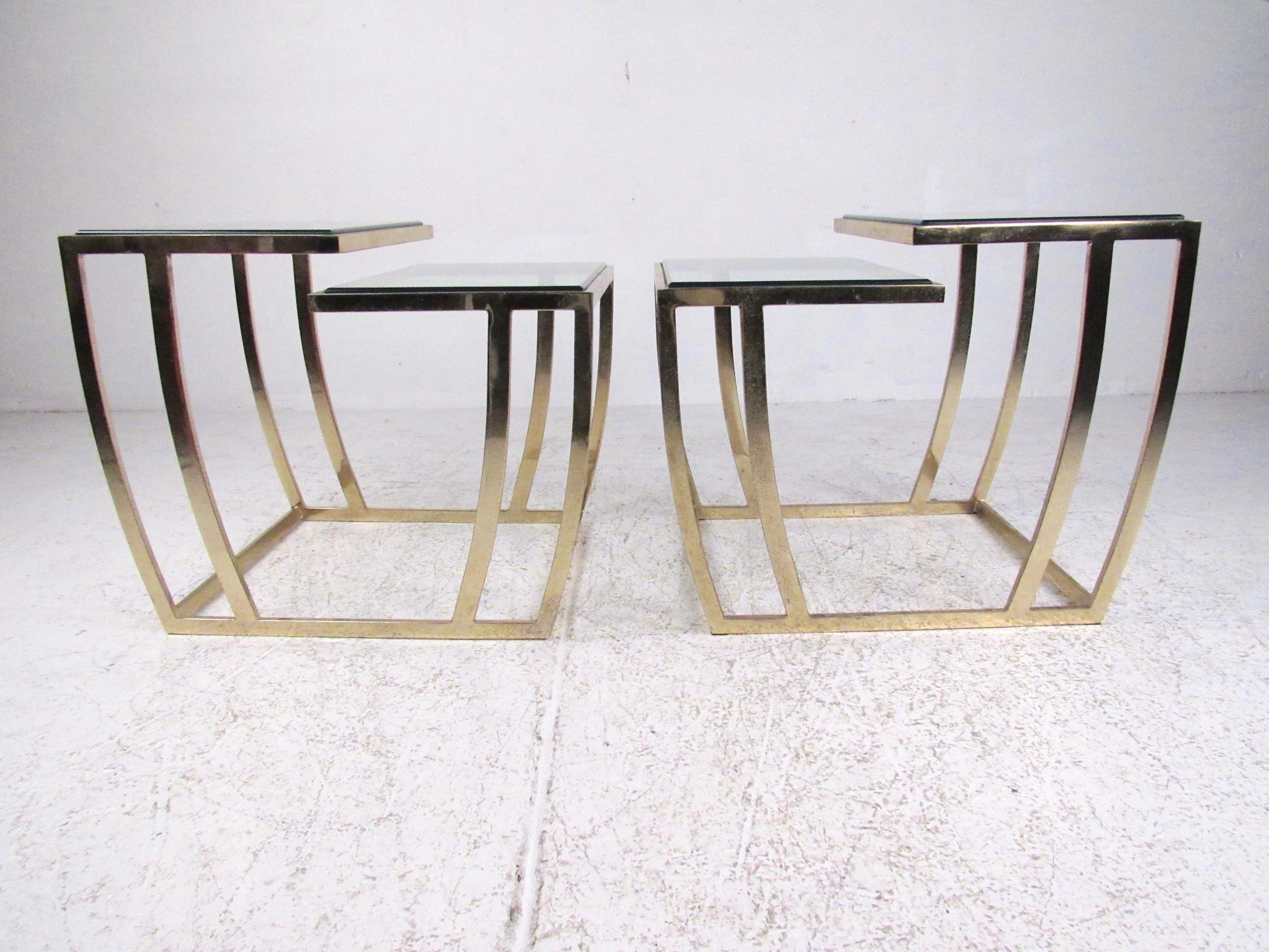 Pair of Modern Brass Finish End Tables In Fair Condition For Sale In Brooklyn, NY