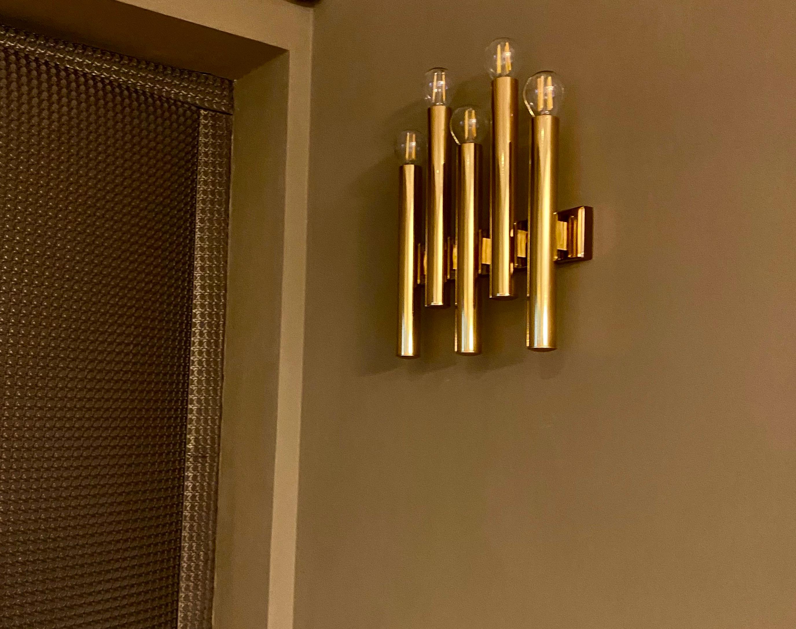 Pair of Modern Brass Sciolari Sconces 1970' In Excellent Condition For Sale In Rome, IT