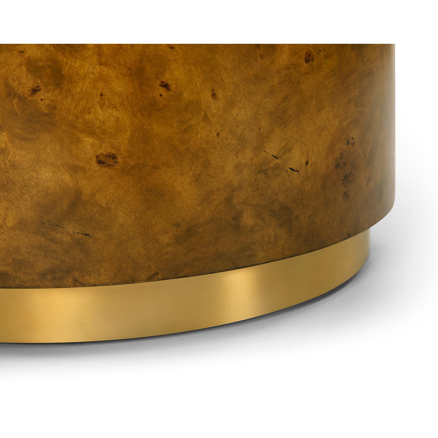 Mid-Century Modern Pair of Modern Burl Round Accent Tables en vente