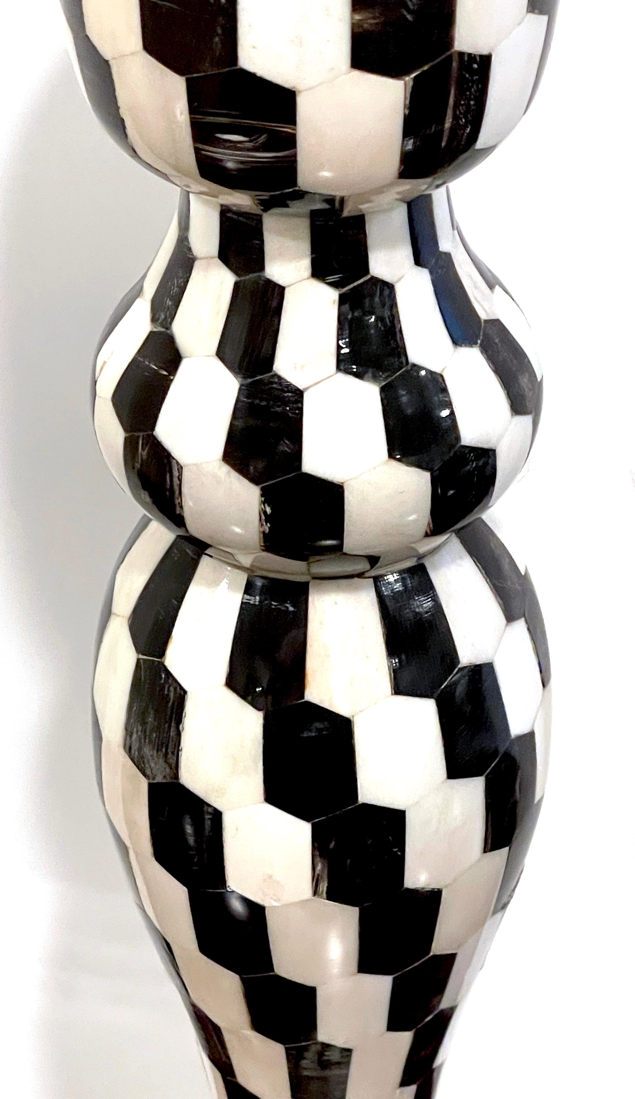 Pair of Modern Chevron Pattern Black & White Tessellated Stone & Lucite Lamps  For Sale 5