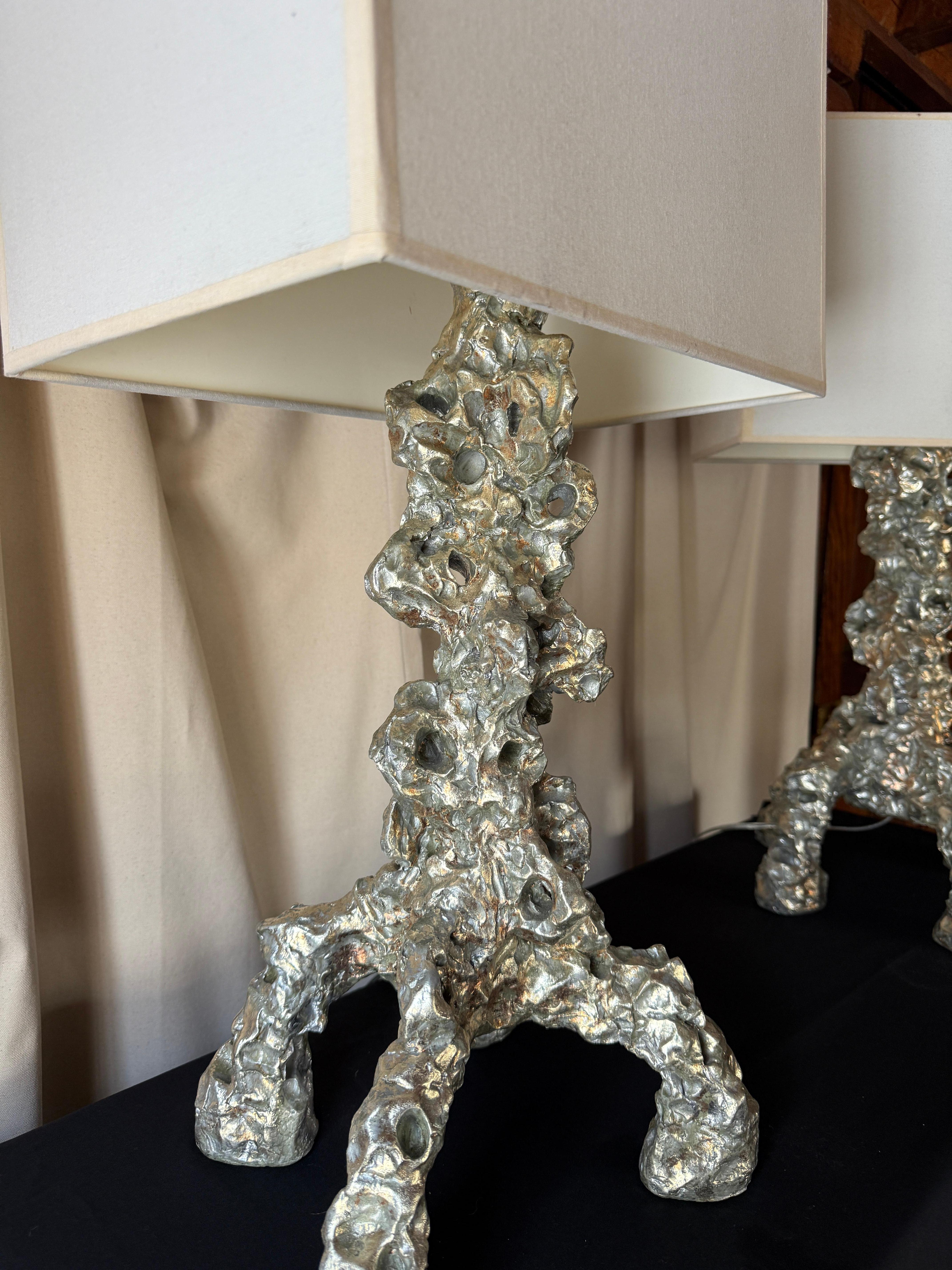 Moderno Coppia di lampade da tavolo moderne a foglia di palladio in argento di Elliott Levine in vendita
