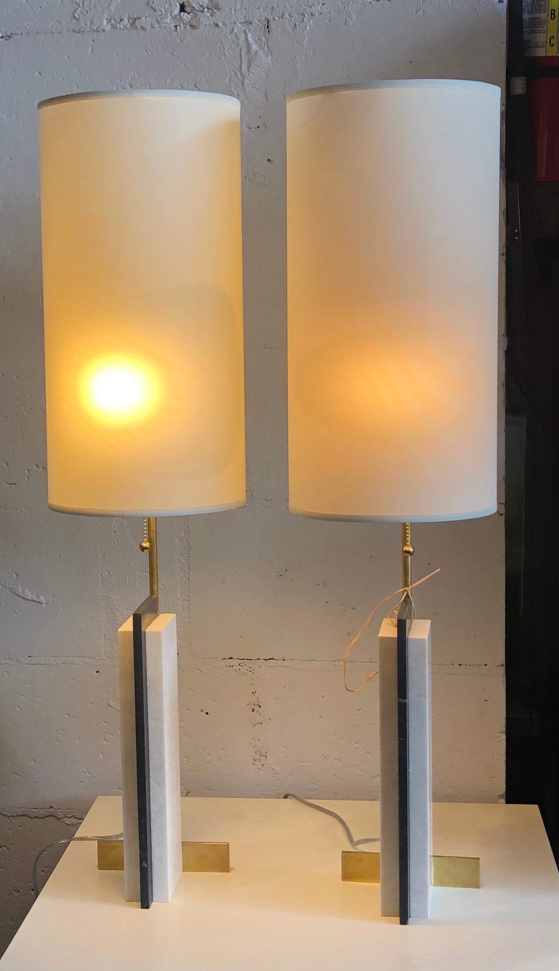 Pair of Modern Craftsman Table Lamps in Marble and Brass In New Condition For Sale In New York, NY