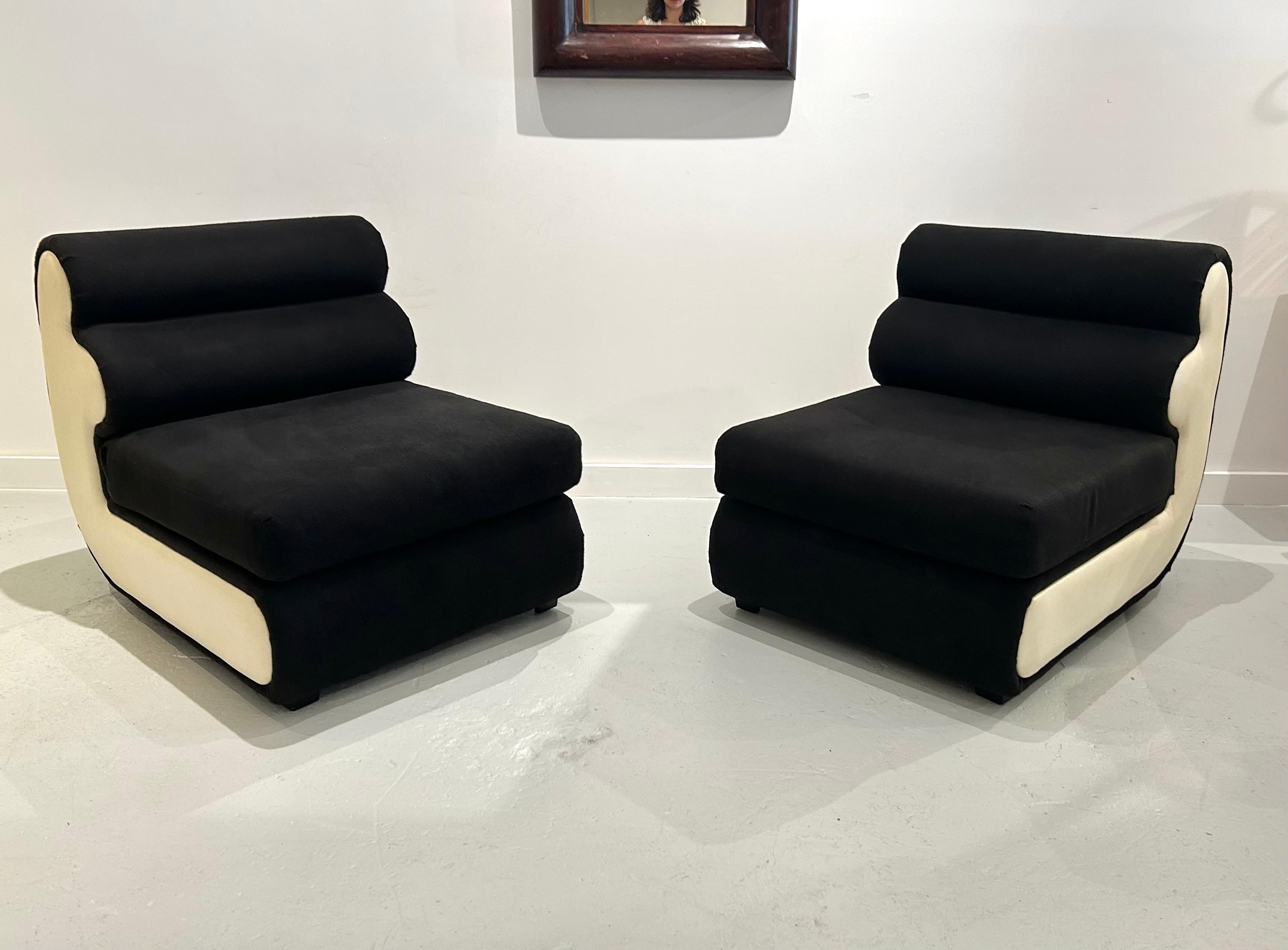 Paire de chaises longues curvilignes modernes en vente 2