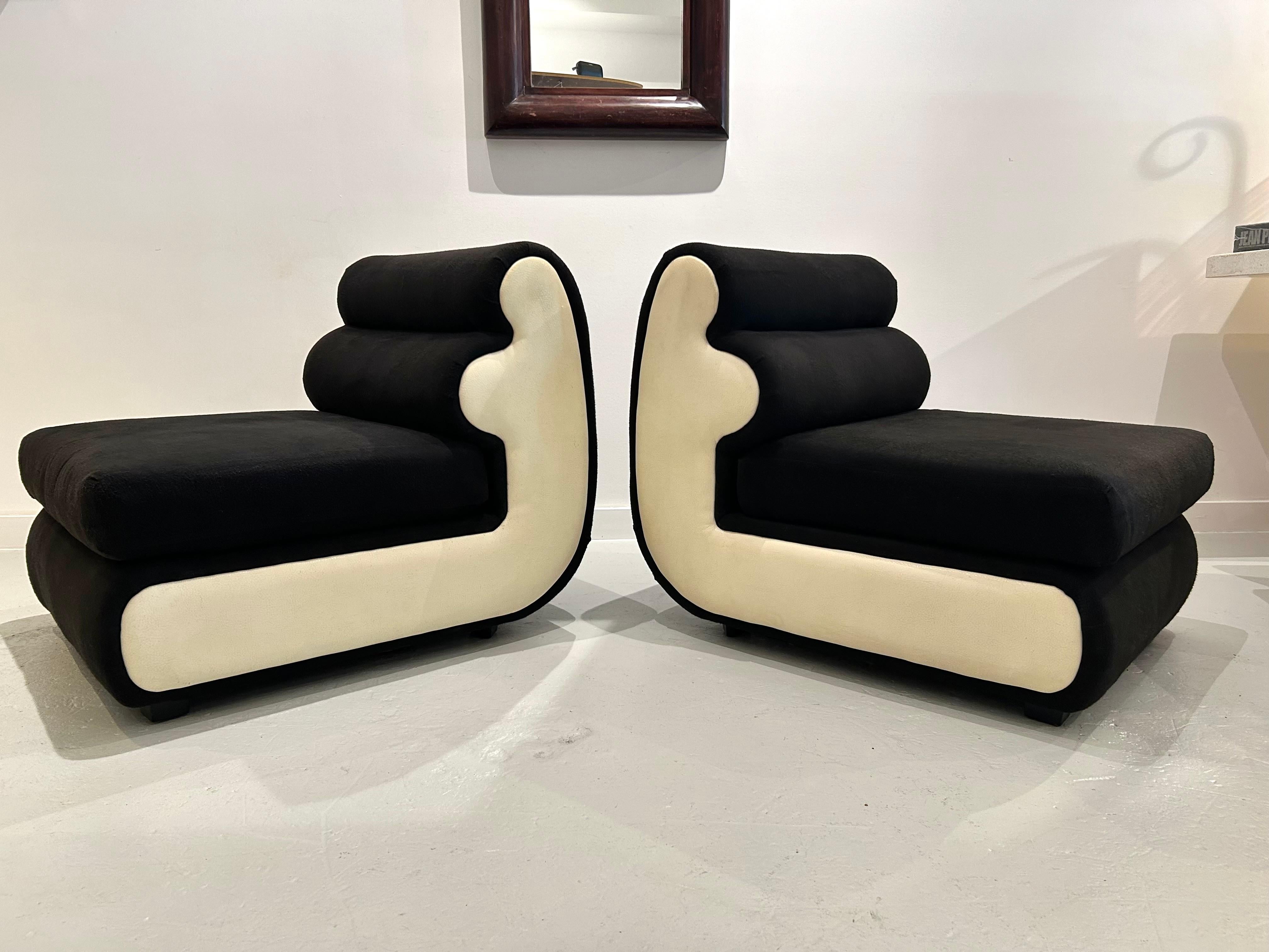 Paire de chaises longues curvilignes modernes en vente 4