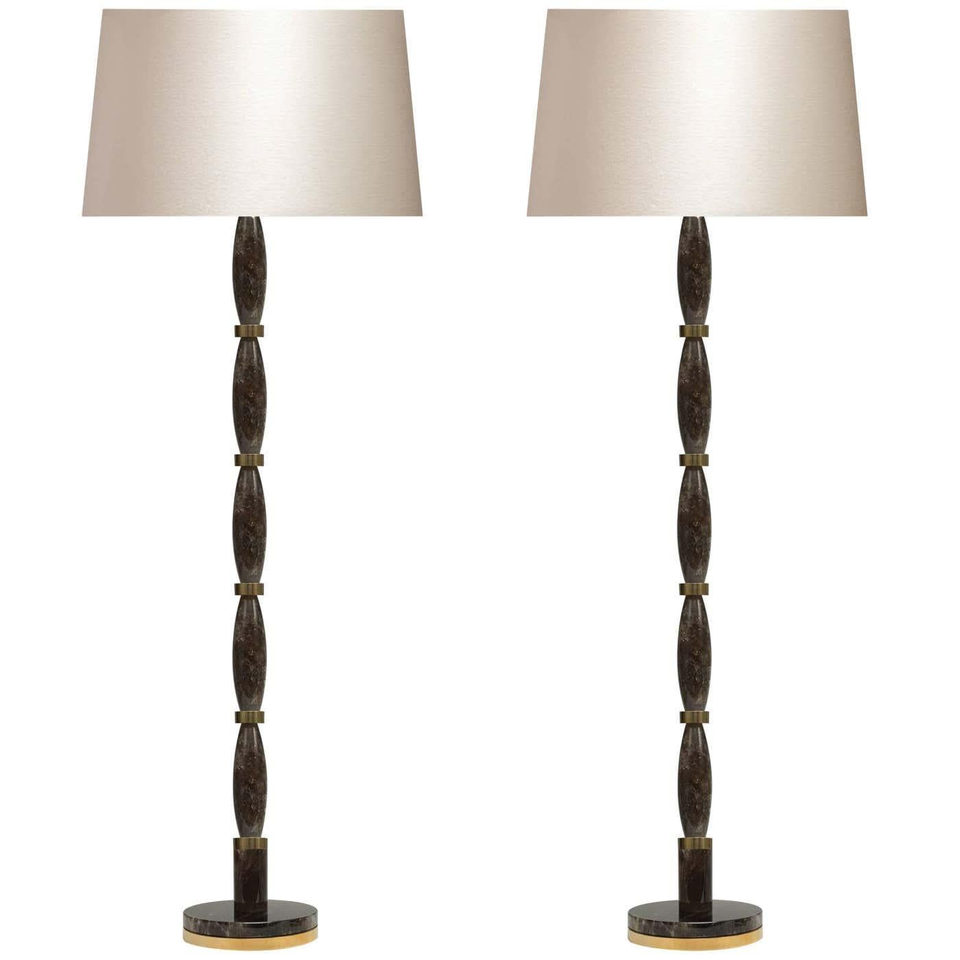 Moderne Stehlampen aus dunklem Bergkristall-Quarz, Paar im Zustand „Hervorragend“ im Angebot in New York, NY