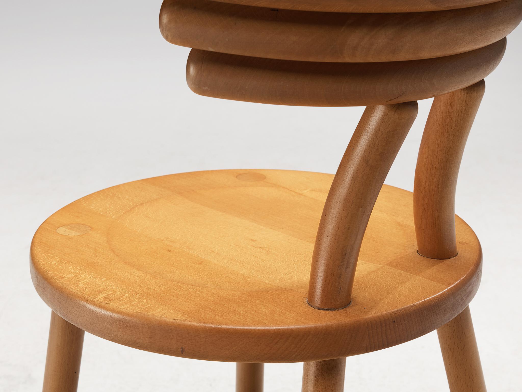Coppia di sedie da pranzo moderne con schienale rotondo in vendita 1