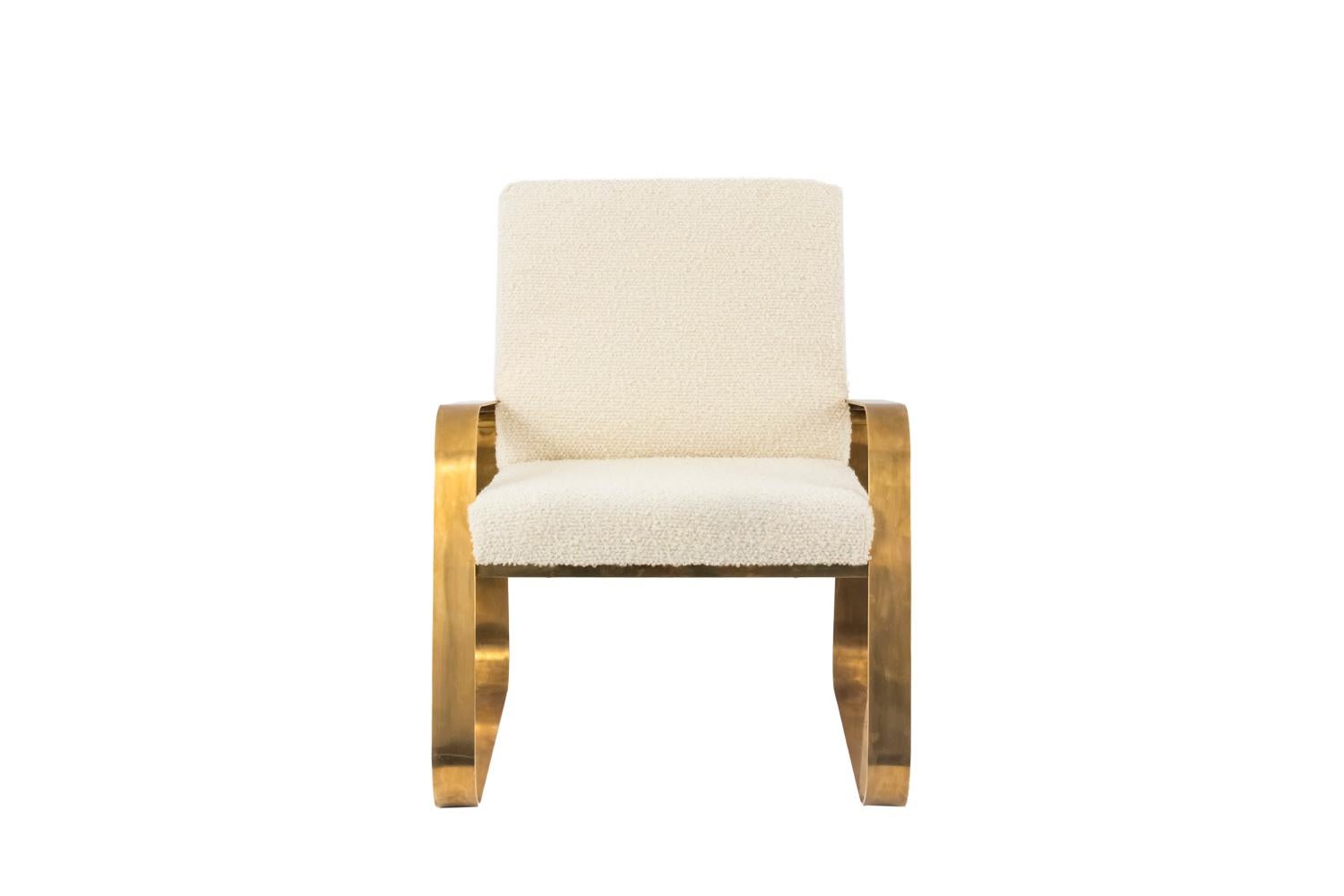 Product made on order

Pair of modern style easy chairs in gilt brushed brass standing on two legs in parallelepiped shape with curved angles forming arms.
Slightly inclined seat and back covered with a fabric with white curls.

Italian