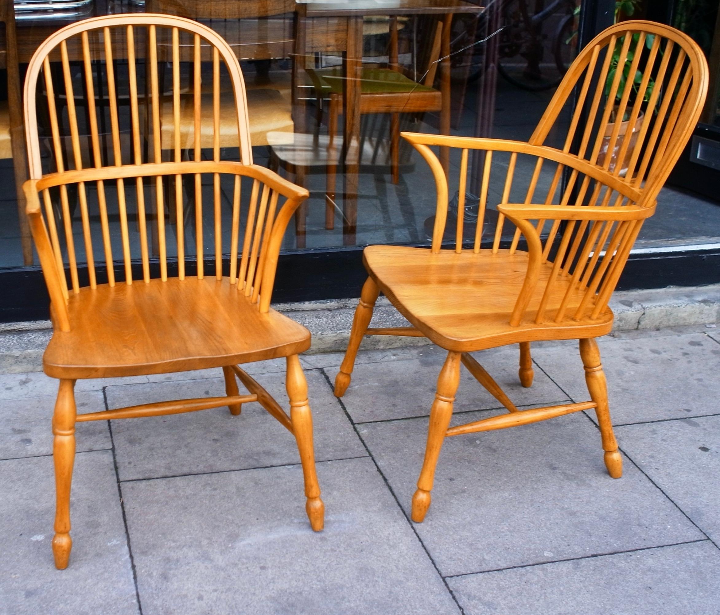 Pair of Modern English Pinewood Windsor Chairs For Sale 4