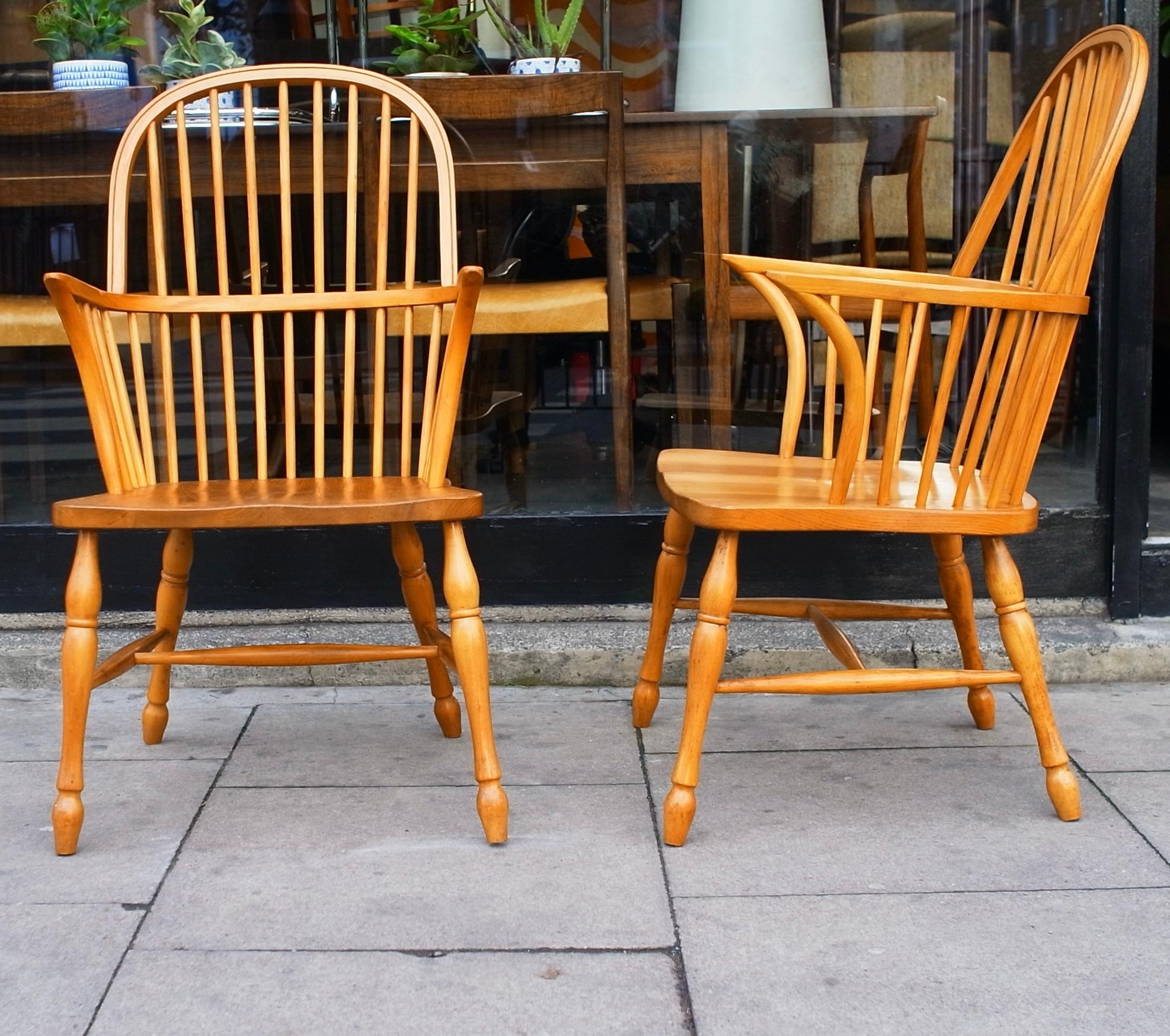 Pair of Modern English Pinewood Windsor Chairs For Sale 10