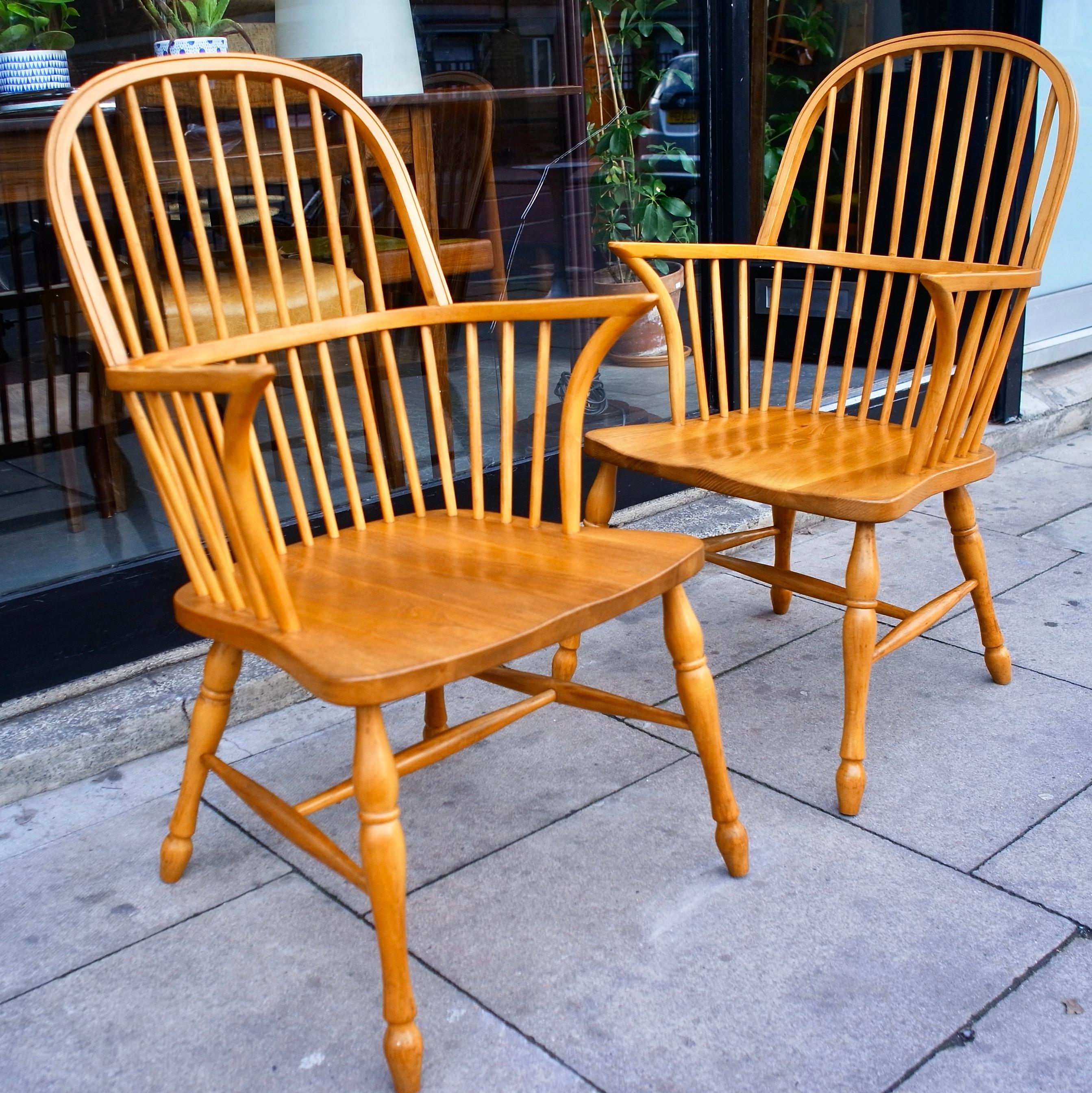 Pair of Modern English Pinewood Windsor Chairs For Sale 11