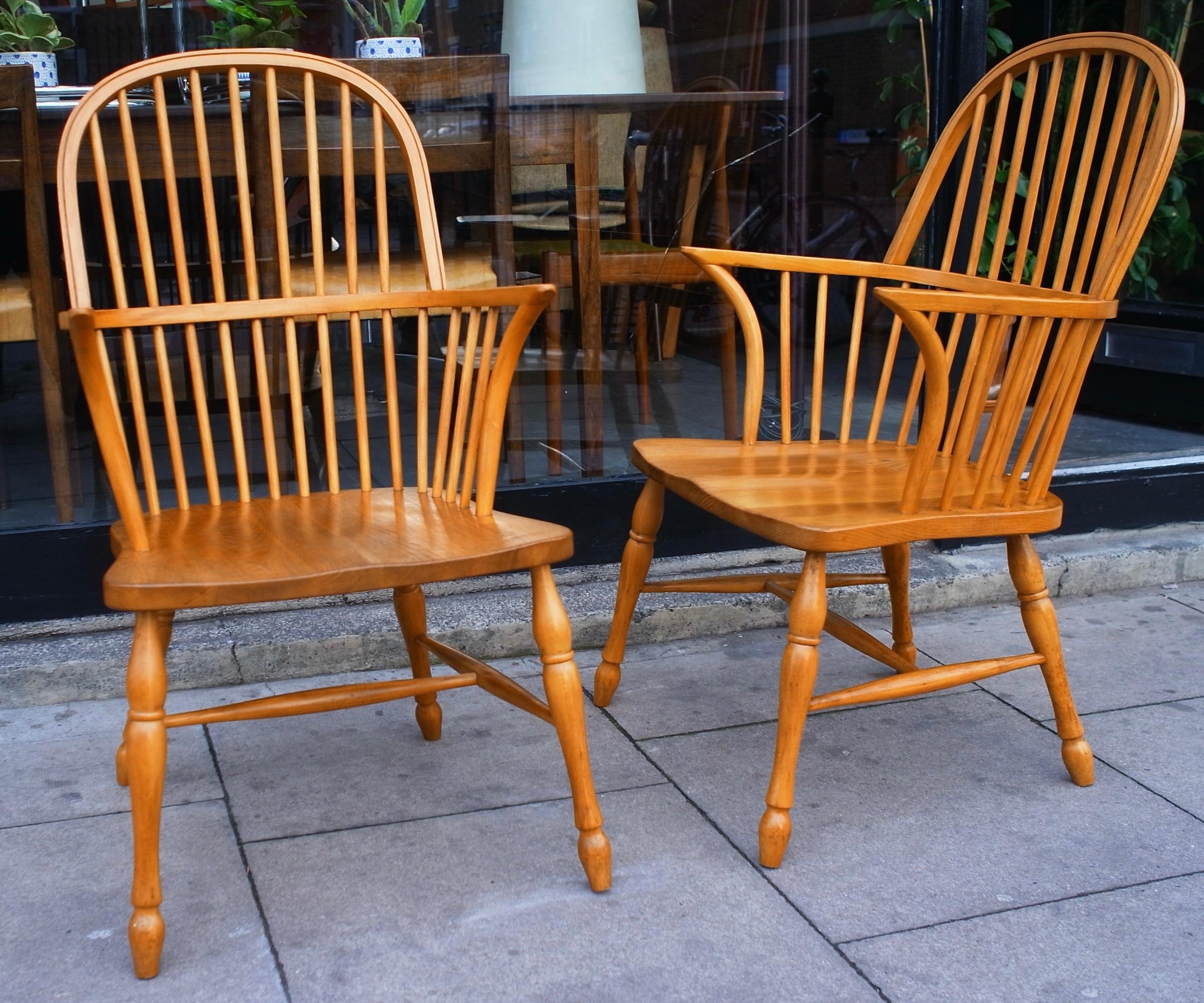 Pair of Modern English Pinewood Windsor Chairs For Sale 14