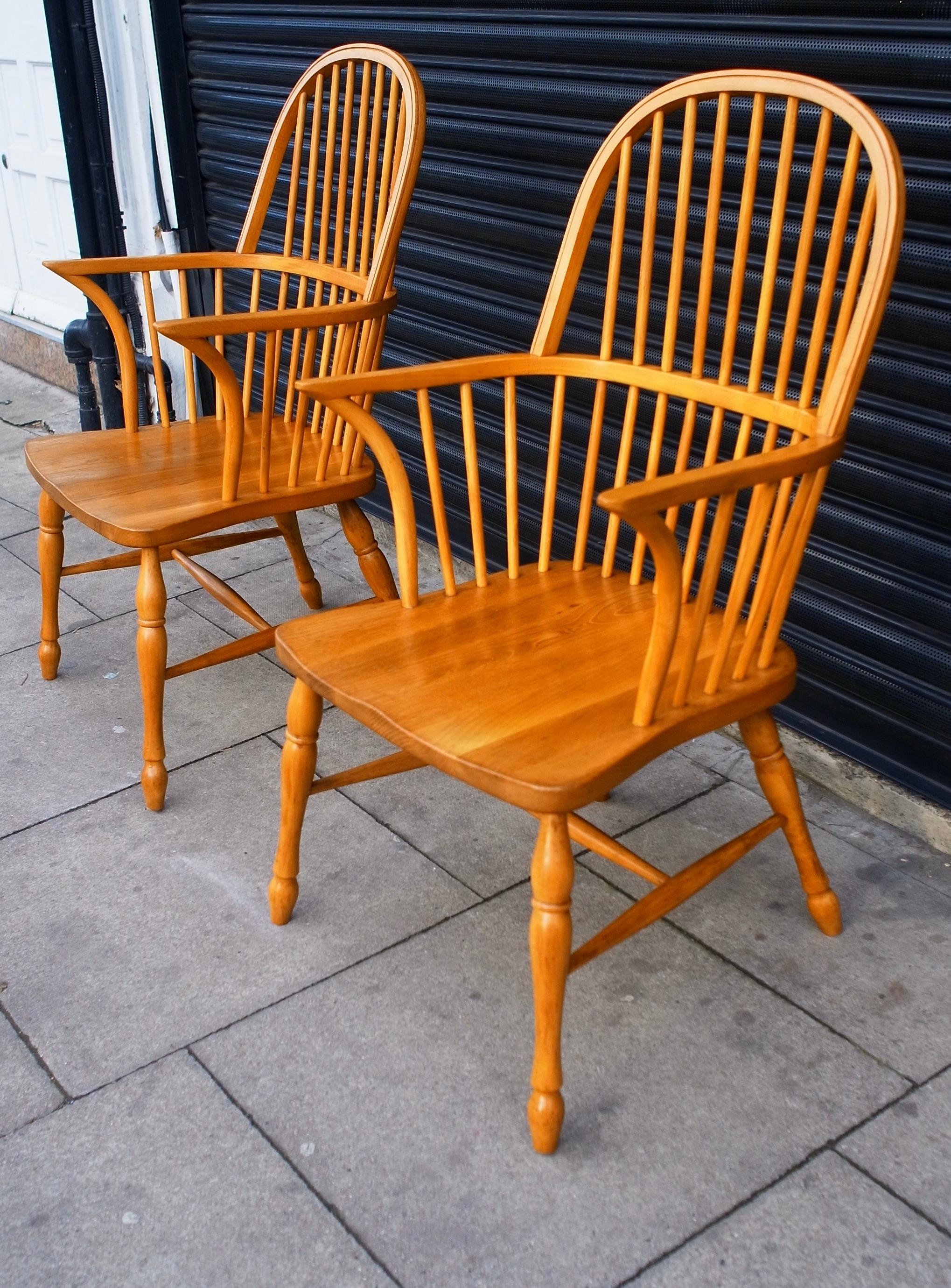 20th Century Pair of Modern English Pinewood Windsor Chairs For Sale