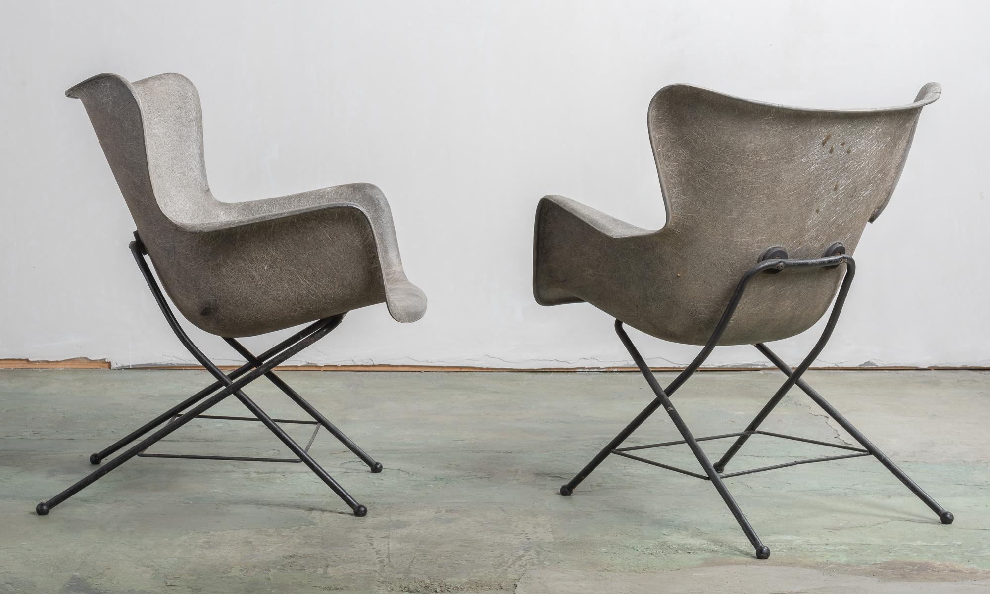 Pair of Modern fiberglass chairs, America, 20th Century.

Molded Fiberglass forms in a light gray with metal supports.