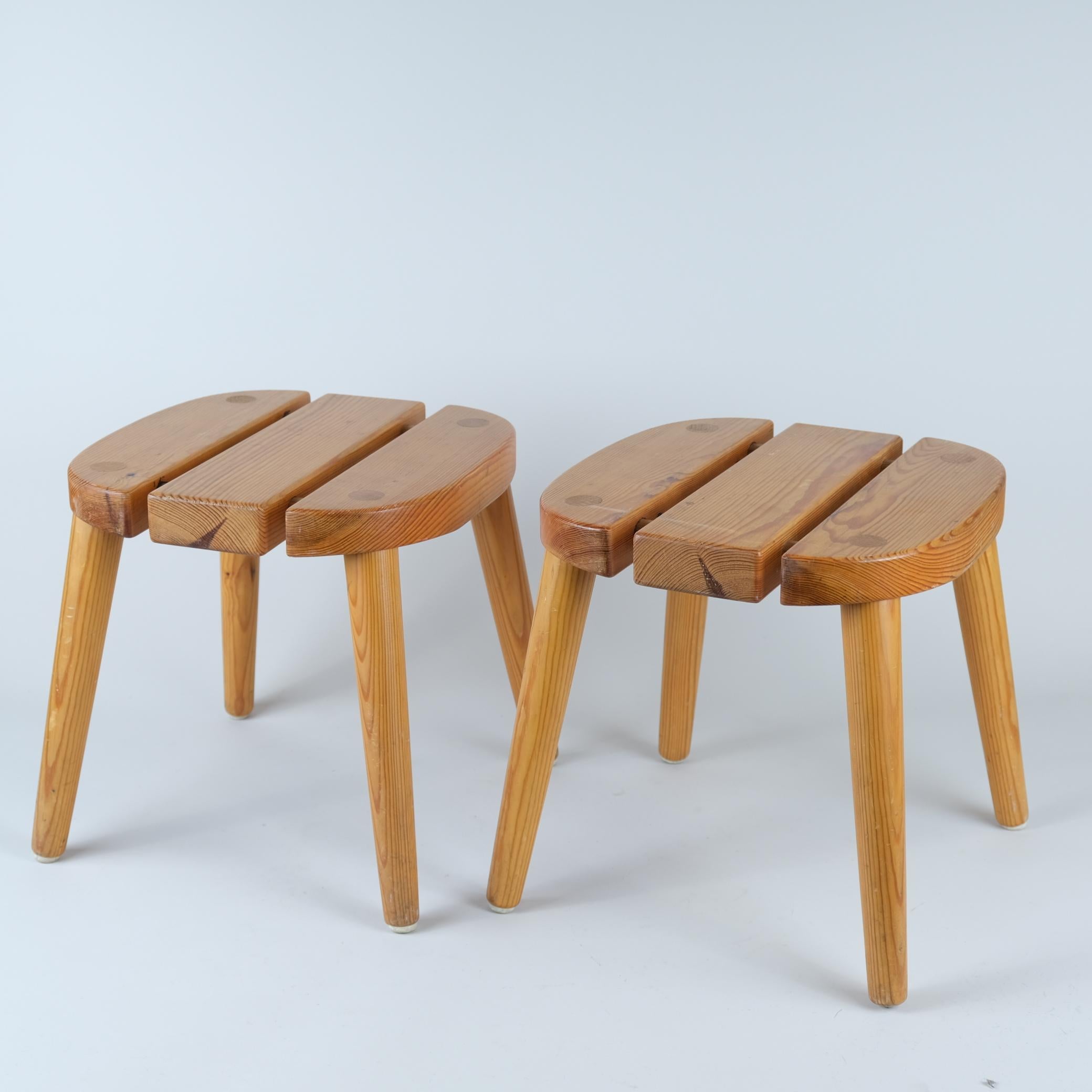A beautiful pair of modern Finnish sauna stools from the 1970s in the spirit of the modern Scandinavian design. Although the designer is unkown, these stools match any of the top designers in Finland and remind us of Ilmari Tapiovaara's, Bertel