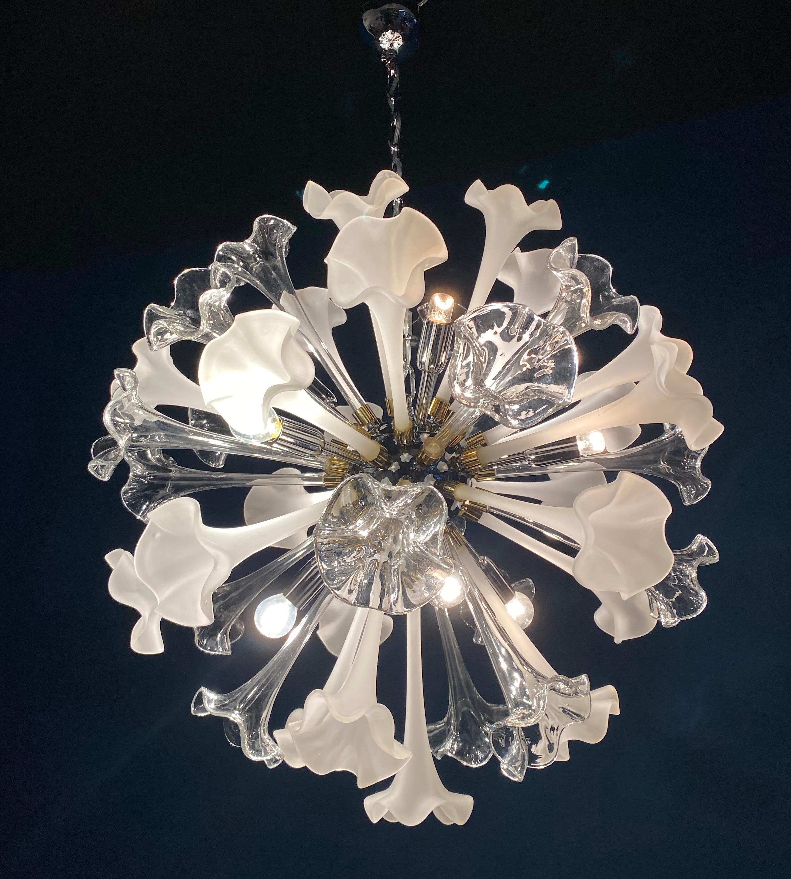 Pair of Modern Flowers Sputnik Murano Glass Chandelier For Sale 5
