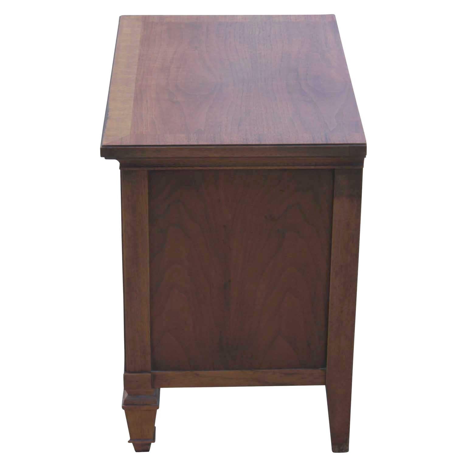 Pair of Modern French Two-Door Walnut Nightstands by Thomasville In Good Condition In Houston, TX