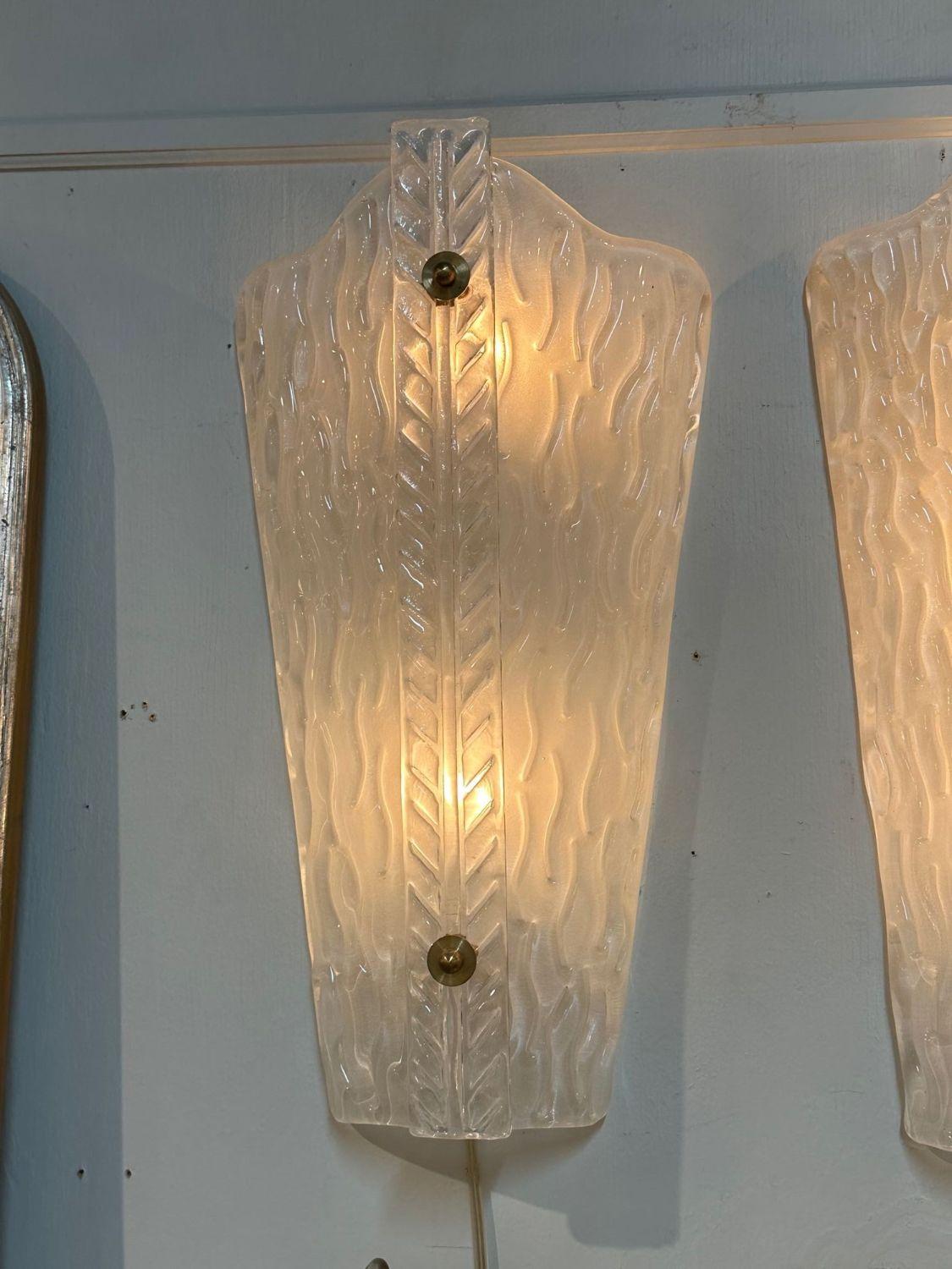 Pair of Modern Frosted Murano Glass Sconces In Good Condition For Sale In Dallas, TX