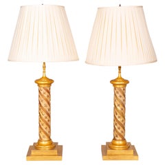 Ein Paar moderne Tischlampen aus vergoldetem Holz