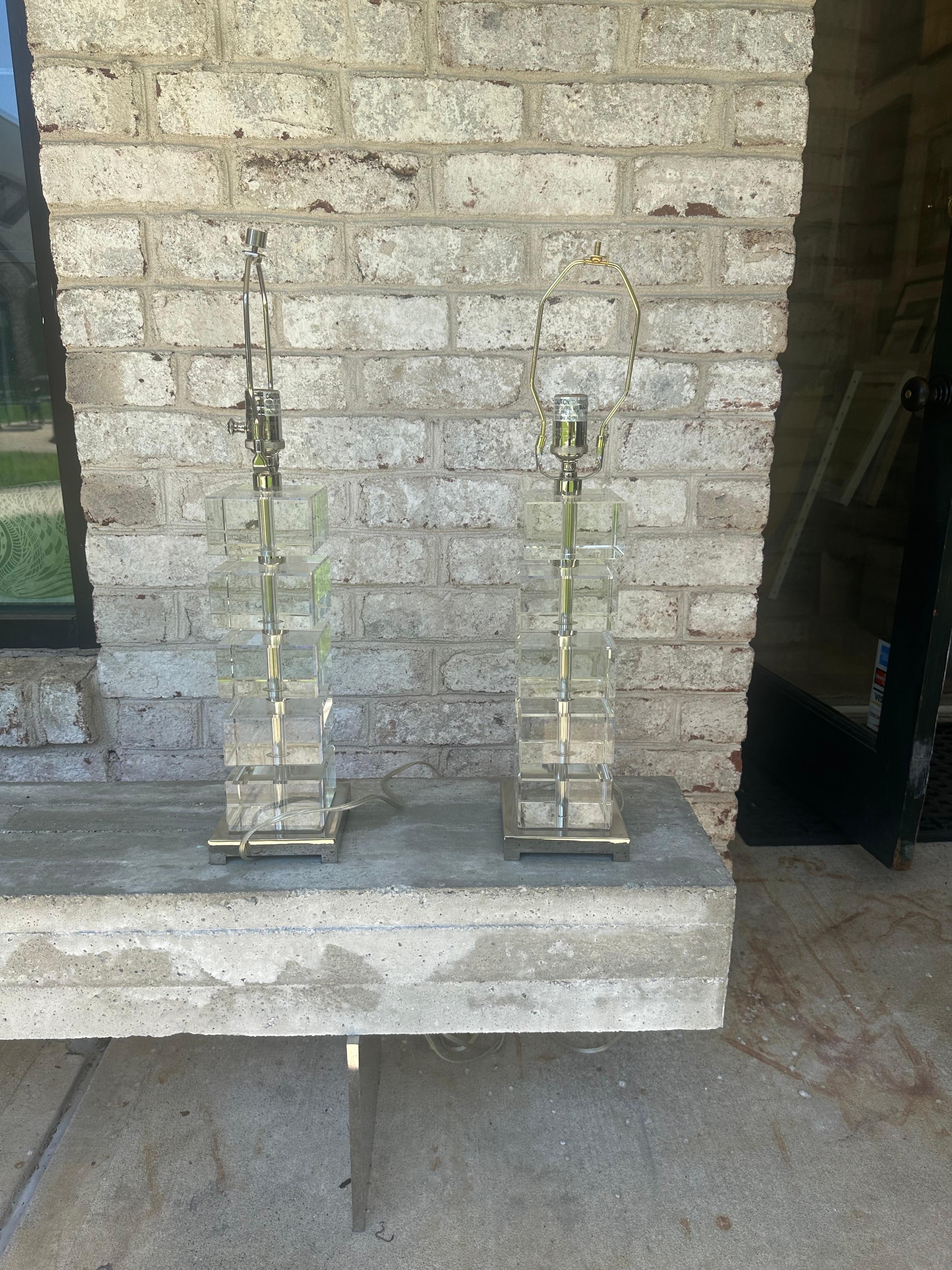 Inconnu Paire de lampes de table modernes en verre en vente