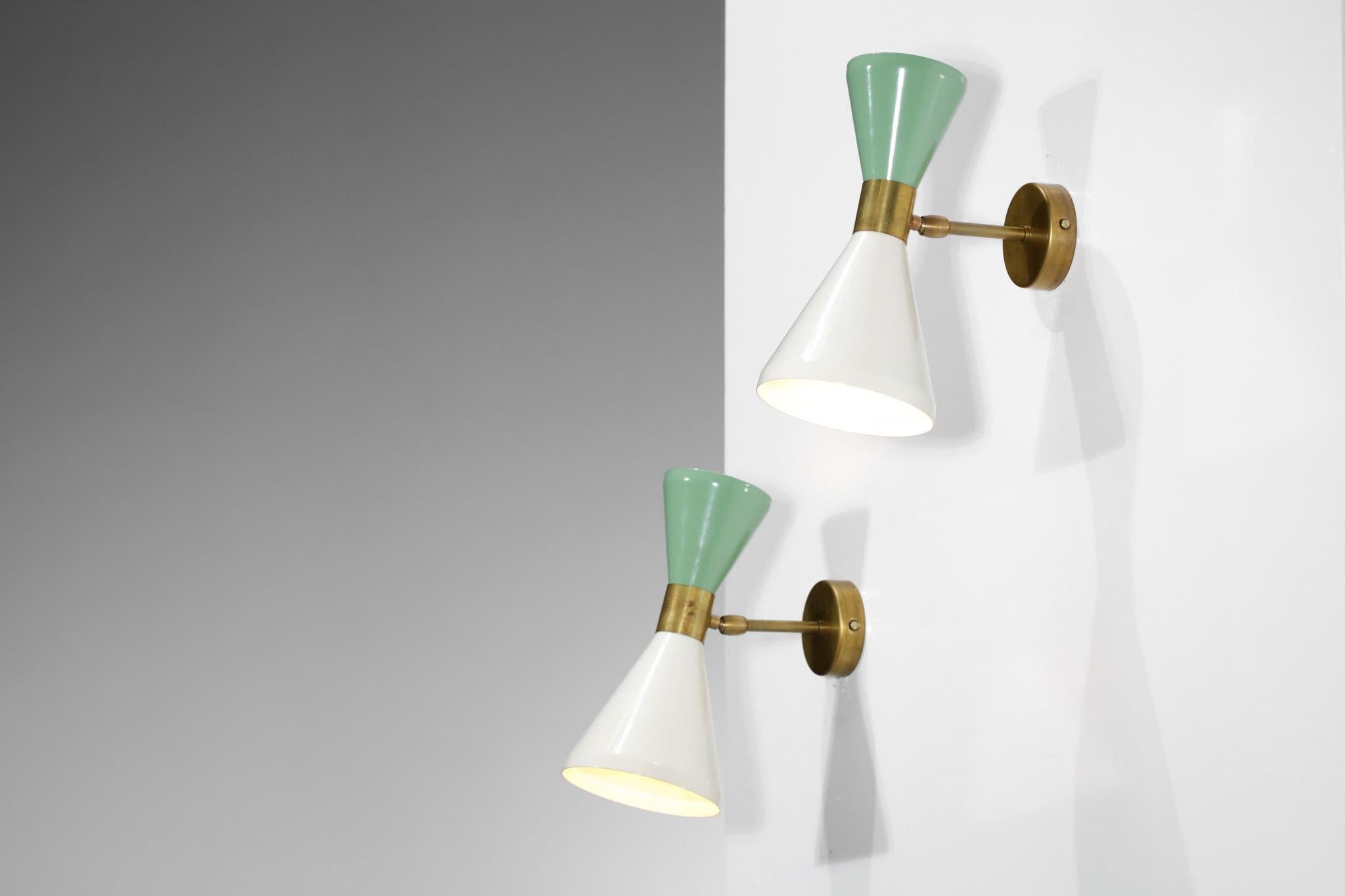 Pair of Modern Green and White Diabolo Italian Wall Lights Stilnovo Style In New Condition For Sale In Lyon, FR
