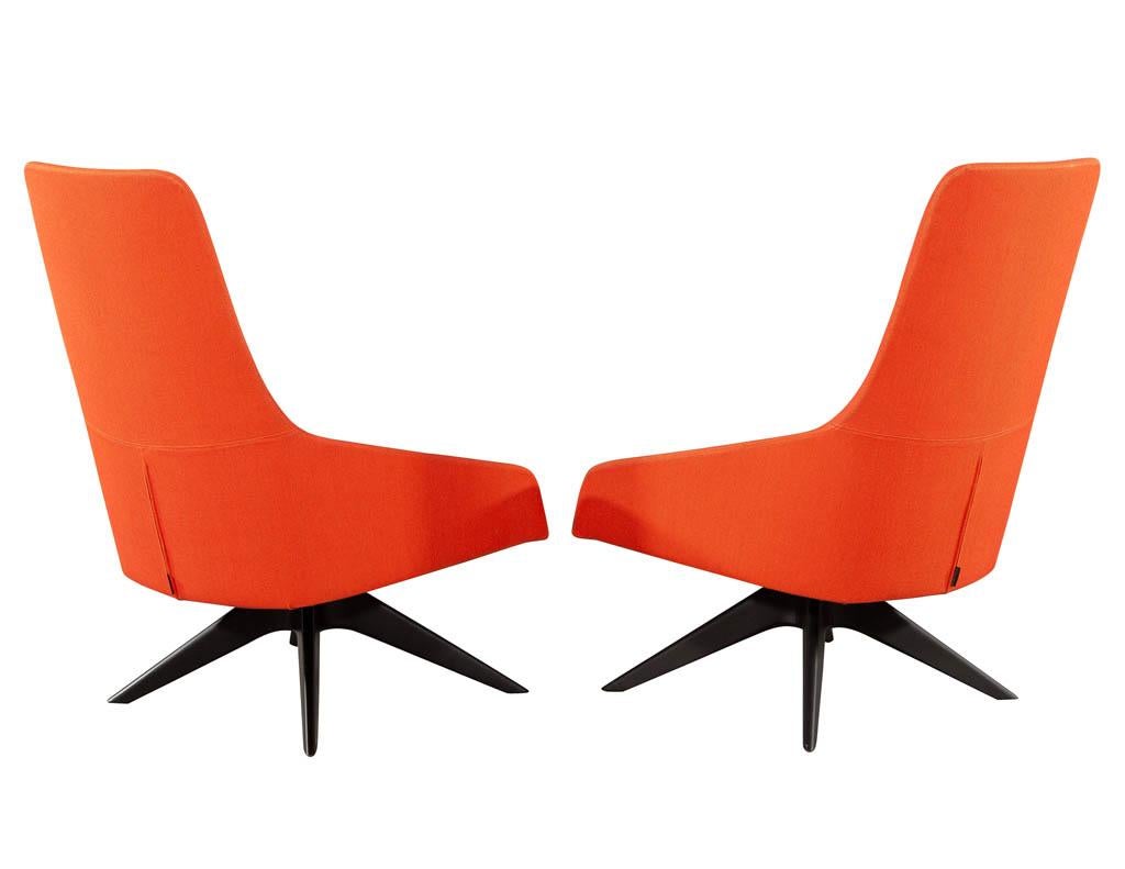 Mid-Century Modern Pair of Modern High Back Swivel Chairs by Andreu World