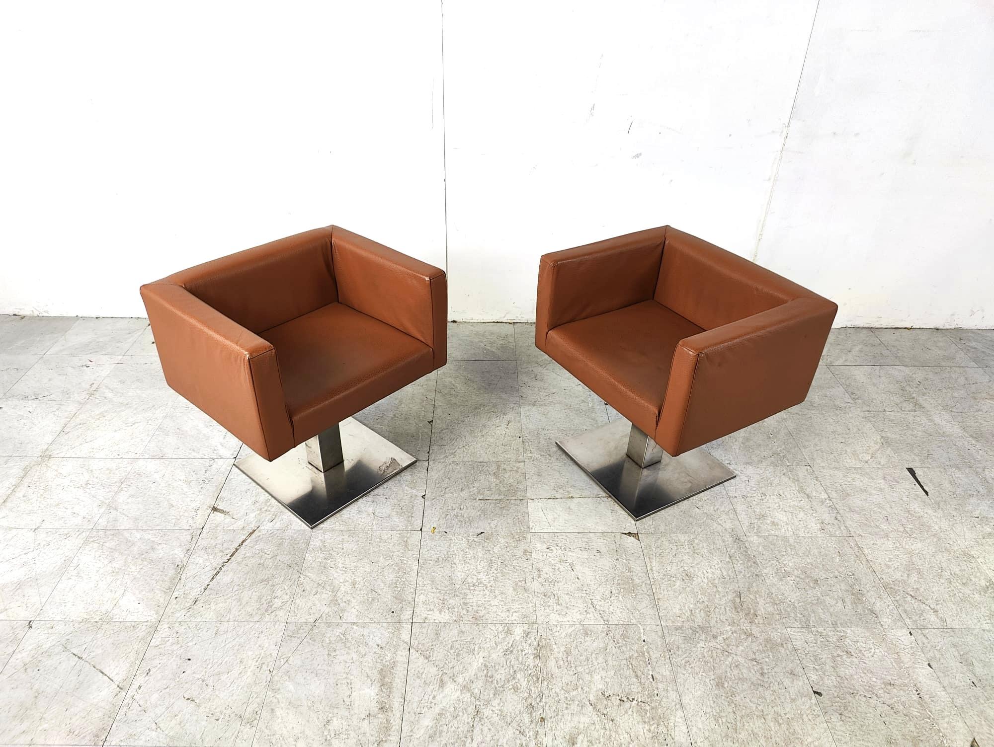 Post-Modern Pair of modern italian armchairs in brown leather, 1990s For Sale
