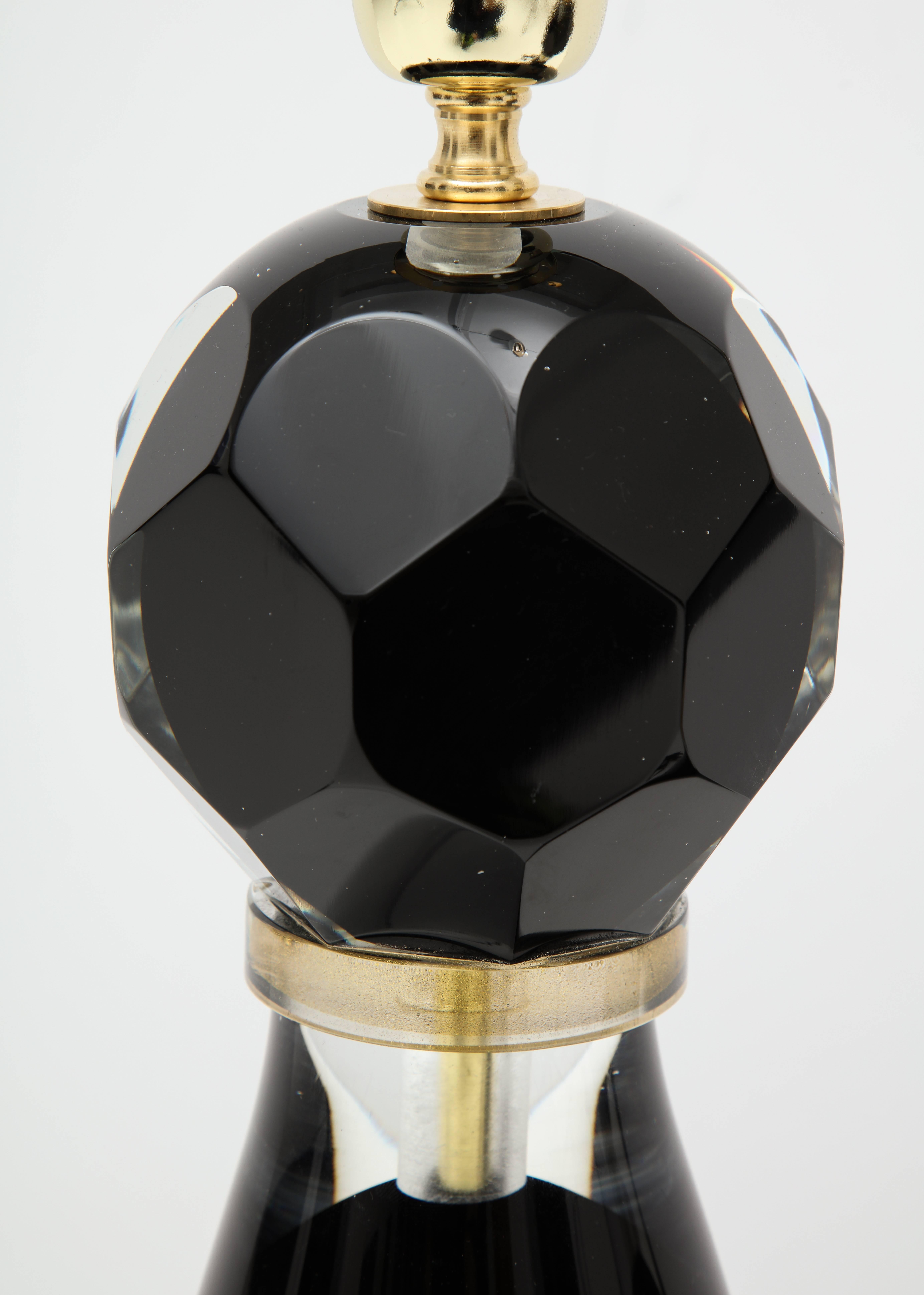 Paar mundgeblasene moderne Lampen aus schwarzem und goldenem Muranoglas, Italien, signiert im Angebot 3