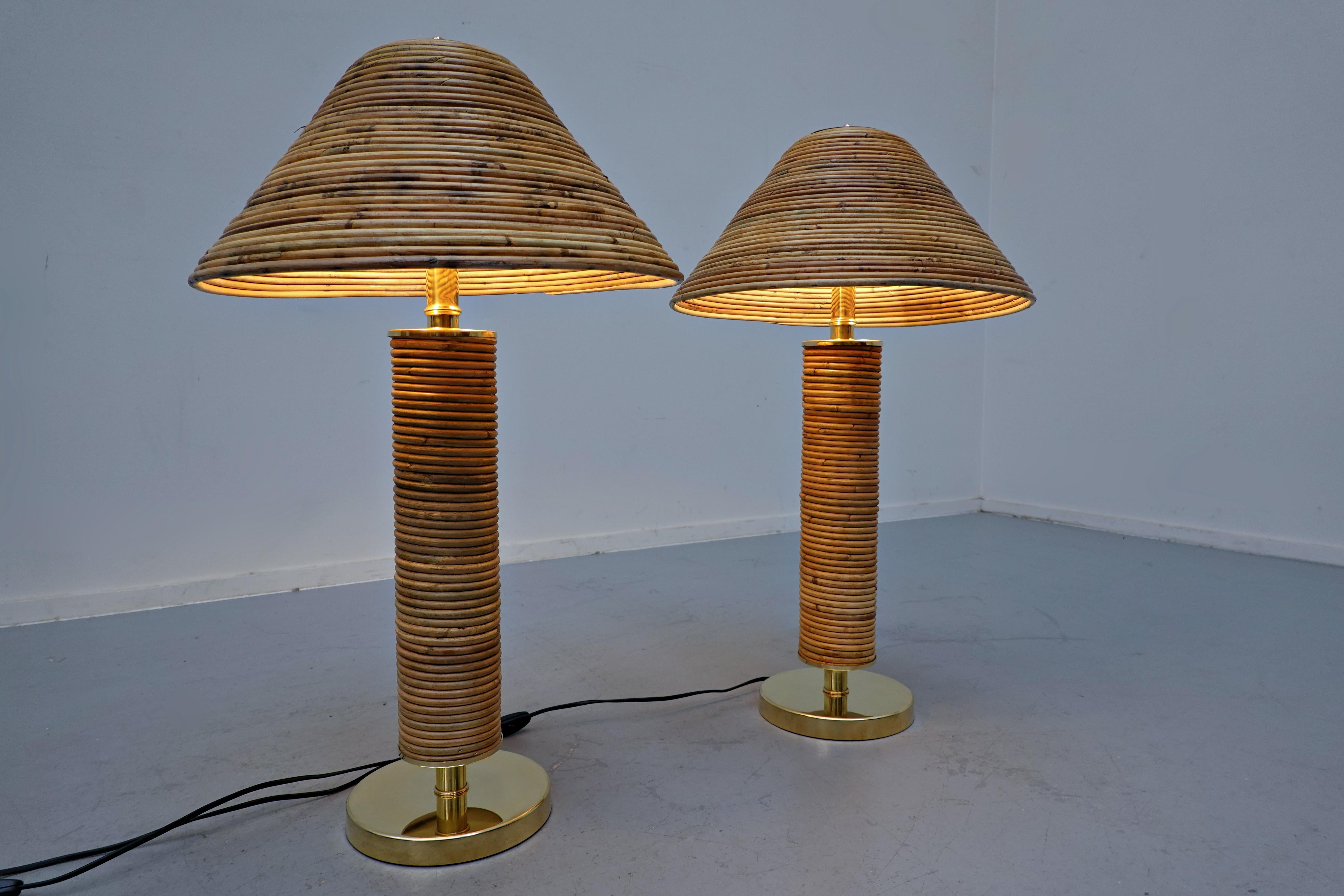 Bambou Paire de lampes de bureau italiennes modernes en laiton et bambou en vente