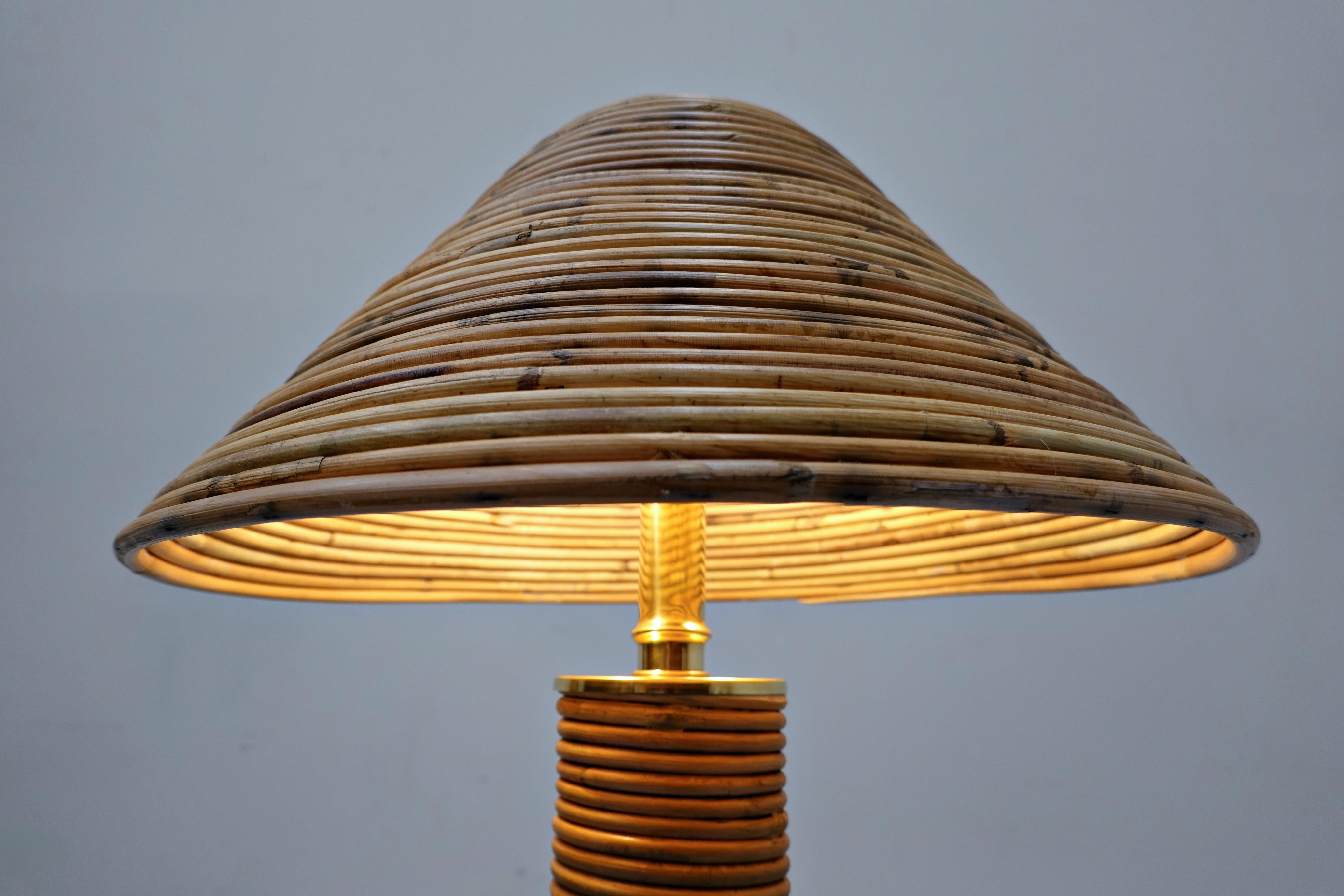 Paire de lampes de bureau italiennes modernes en laiton et bambou en vente 2