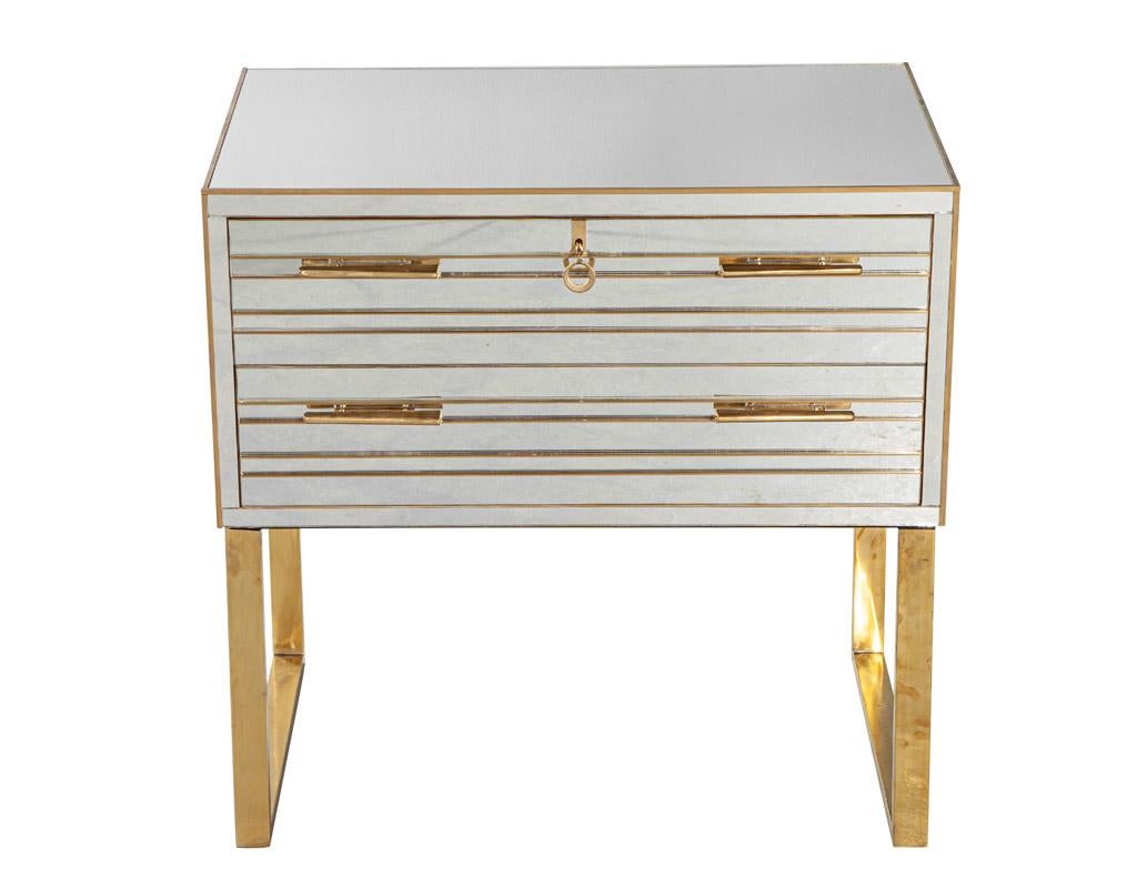 Pair of Modern Italian Brass and Mirror Nightstand Chests For Sale 4