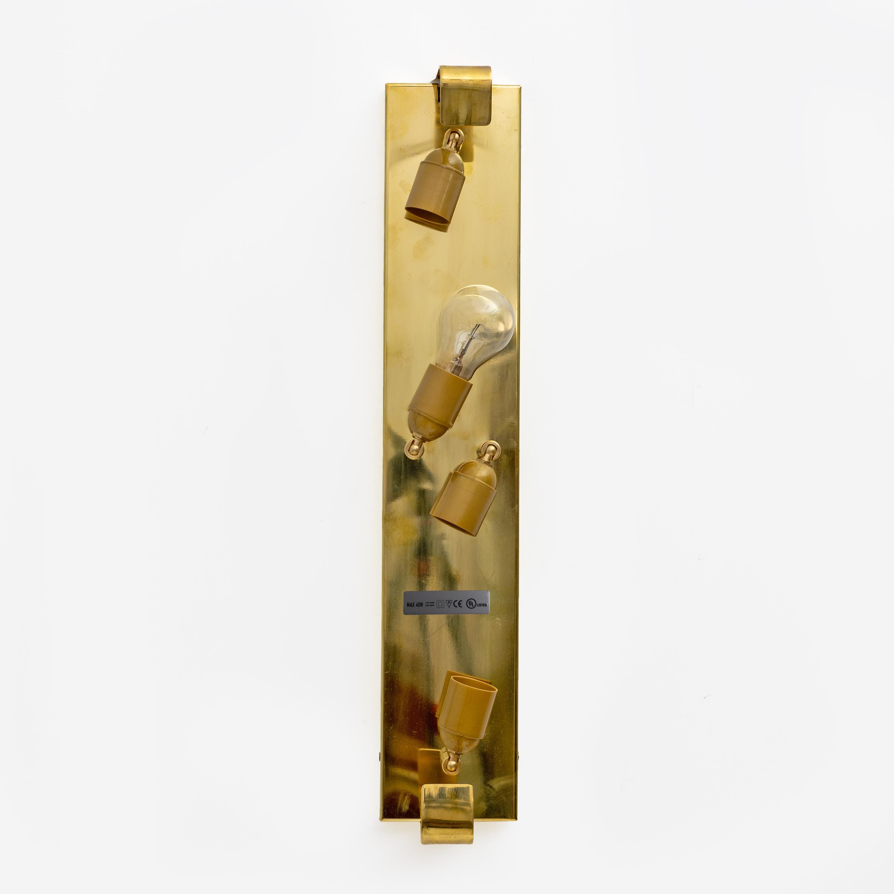 Coppia di moderne lampade da parete in ottone e vetro di Murano in vendita 4