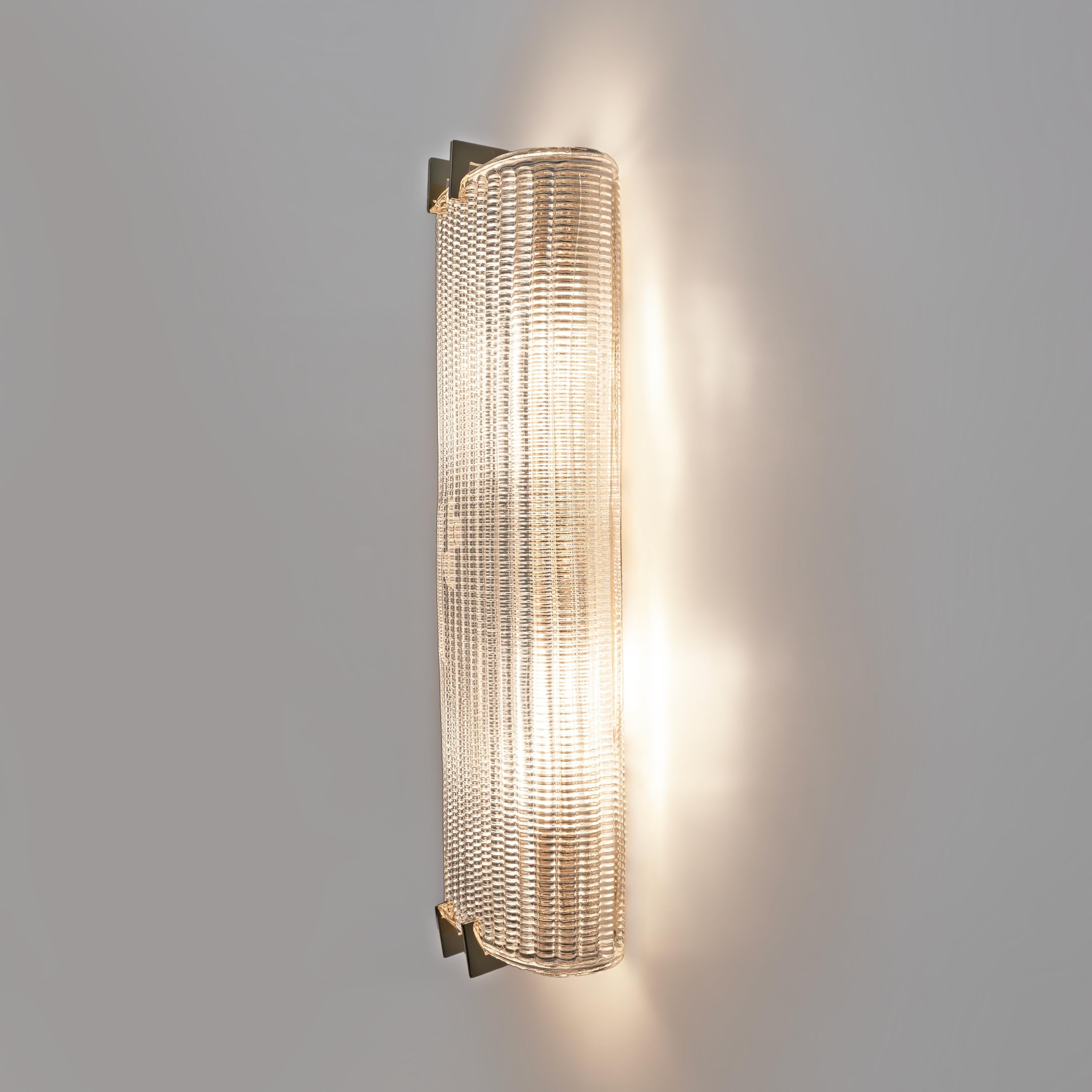 Paar moderne italienische Wandleuchten aus Messing und strukturiertem Muranoglas (Moderne) im Angebot