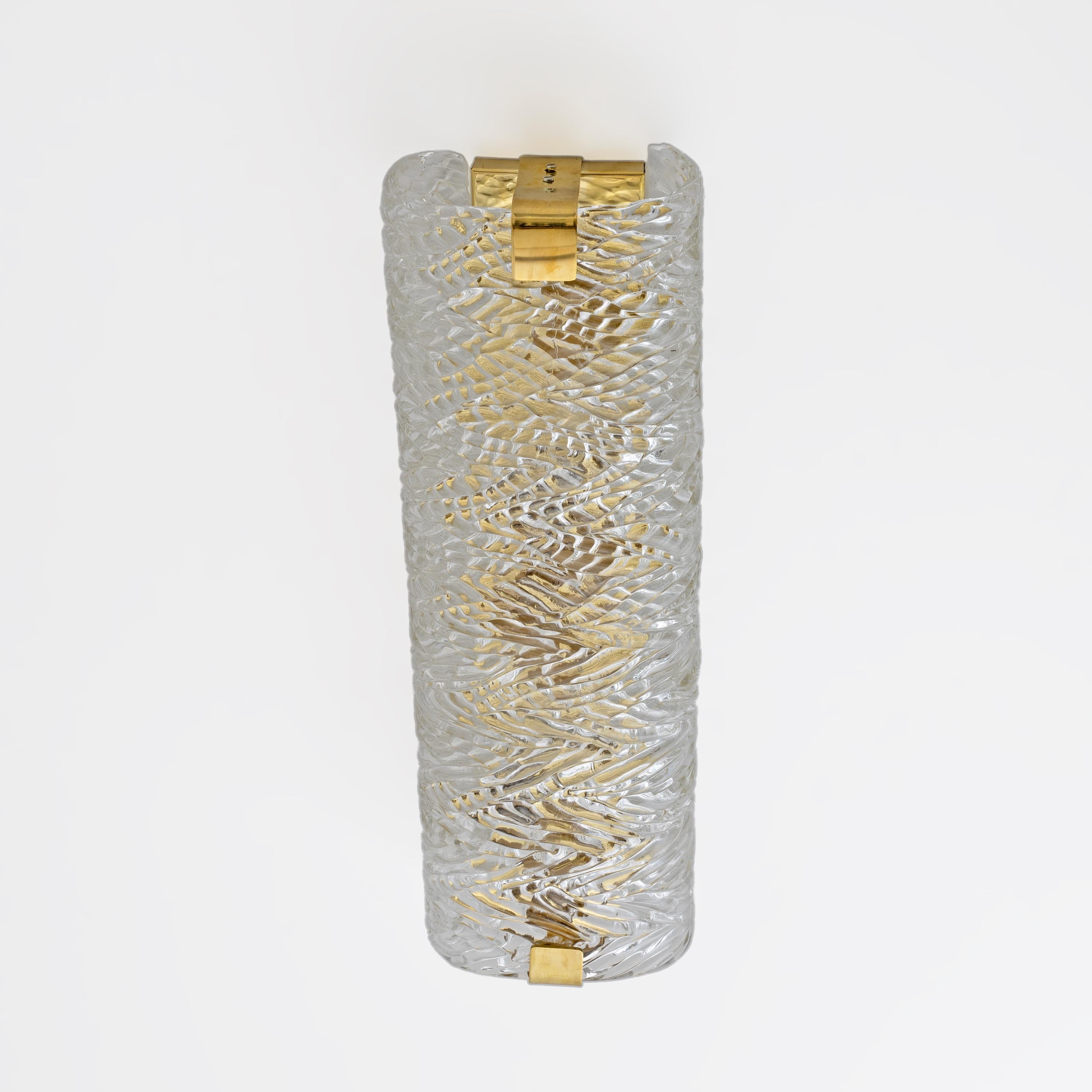 Coppia di moderne lampade da parete in ottone e vetro di Murano in vendita 1