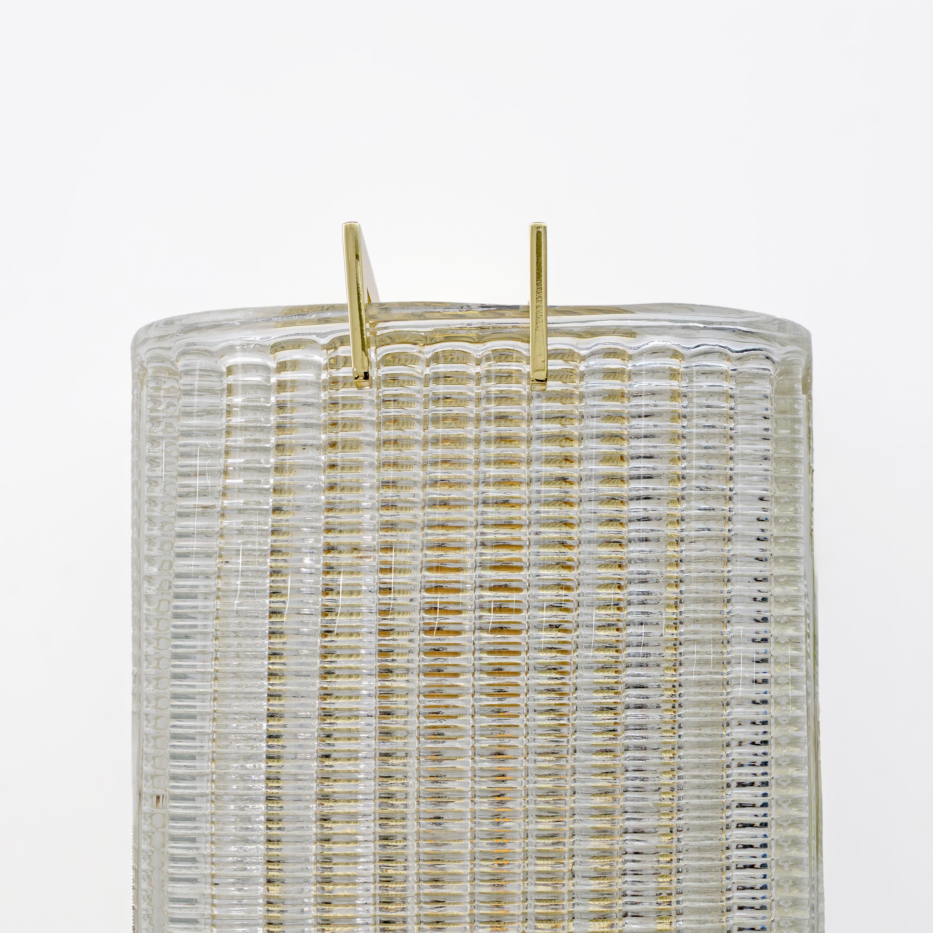 Paar moderne italienische Wandleuchten aus Messing und strukturiertem Muranoglas im Angebot 2